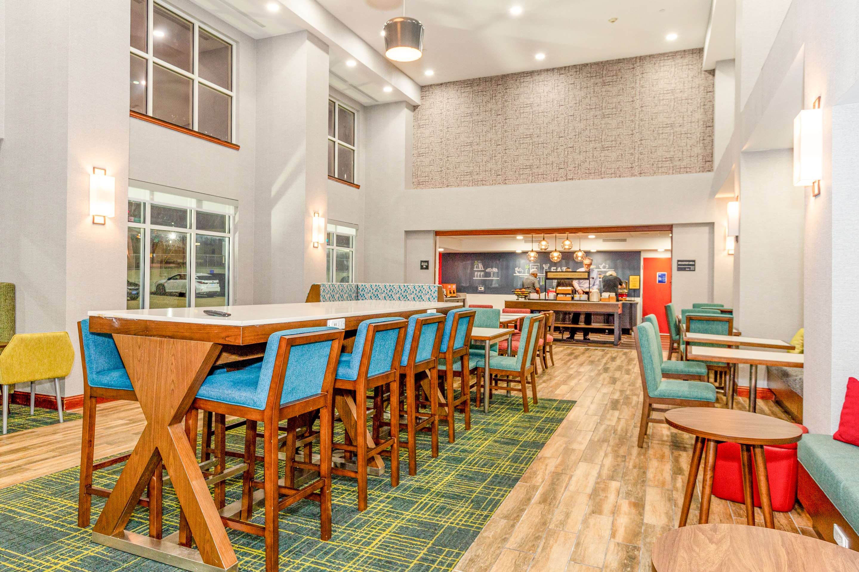 Breakfast Area | Hampton Inn & Suites Fort Worth-West-I-30