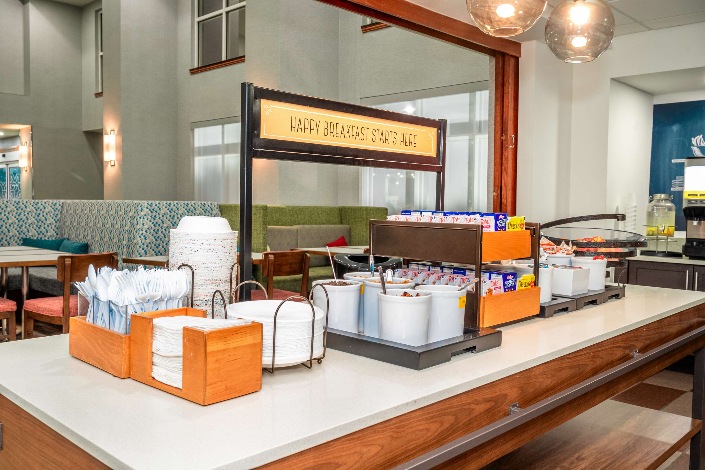 Breakfast Area | Hampton Inn & Suites Fort Worth-West-I-30