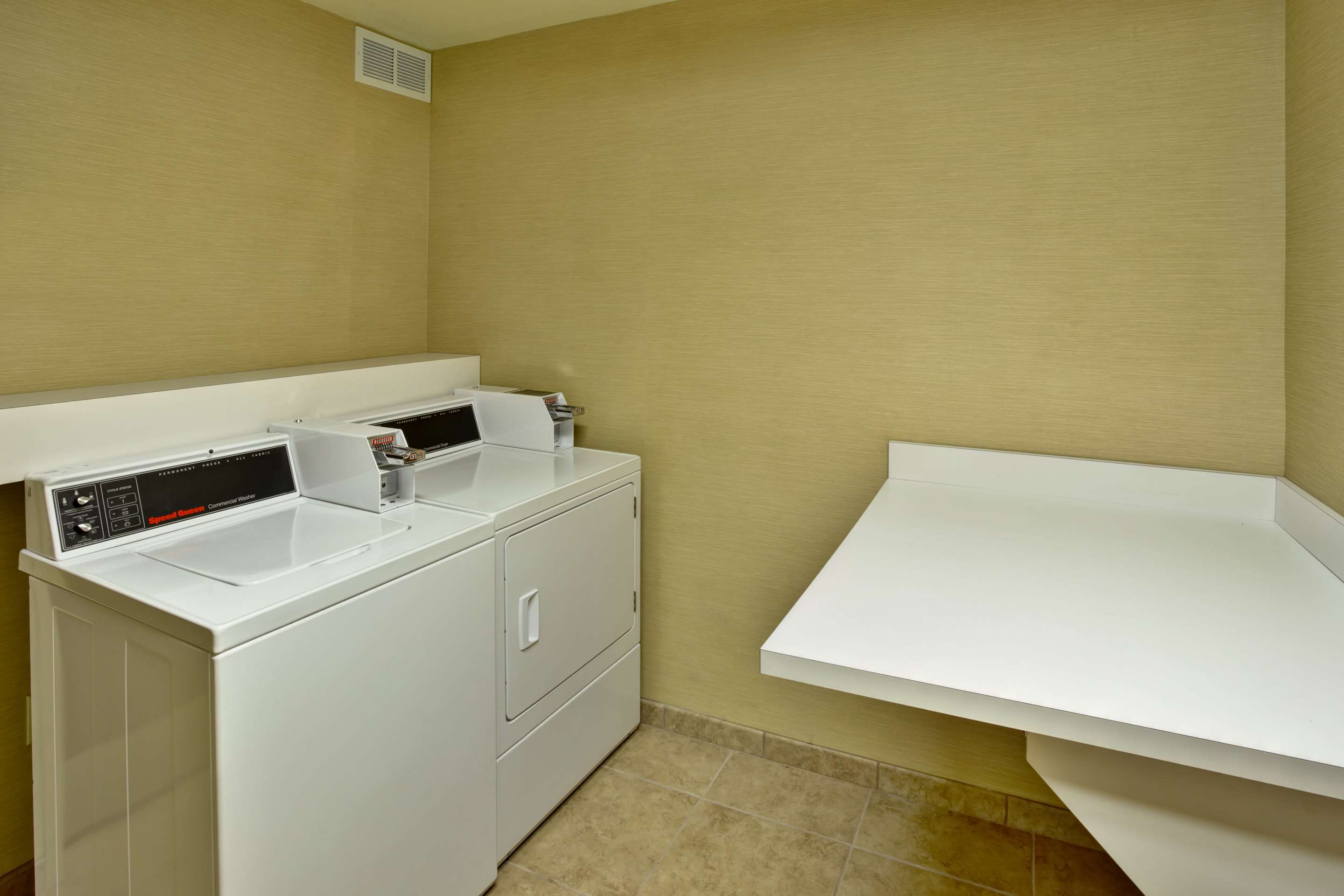 Property amenity | Hampton Inn Ft. Wayne/Dupont Road