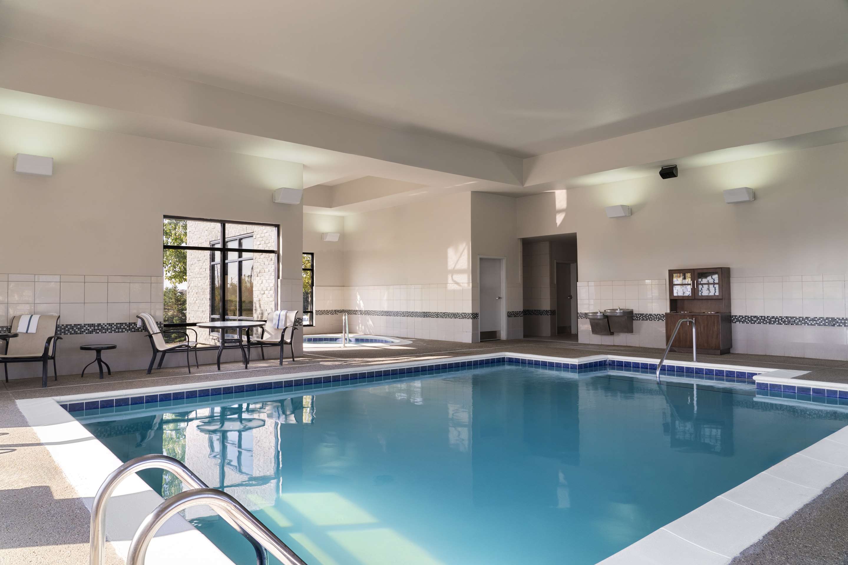 Pool | Hampton Inn Ft. Wayne/Dupont Road