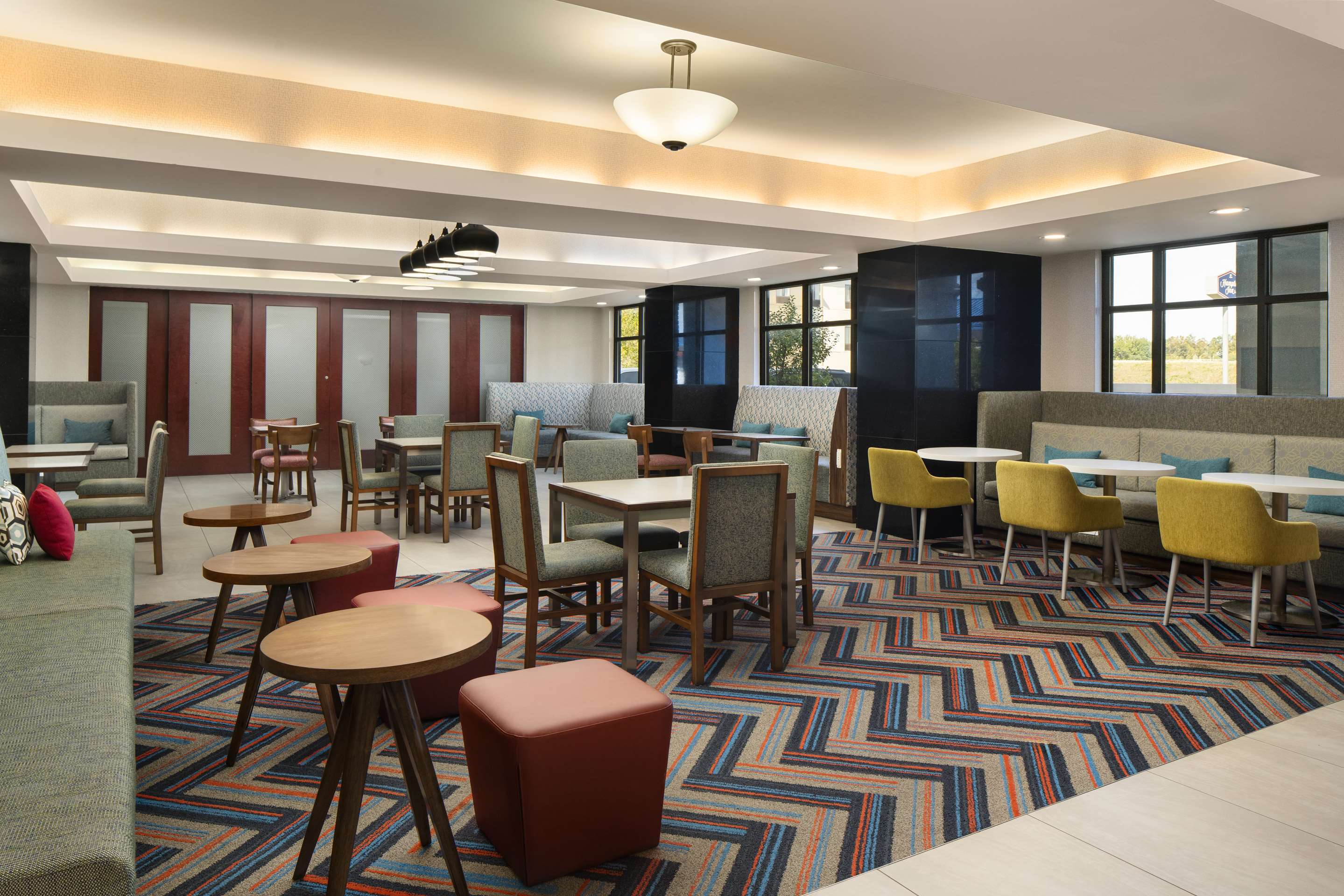 Lobby | Hampton Inn Ft. Wayne/Dupont Road