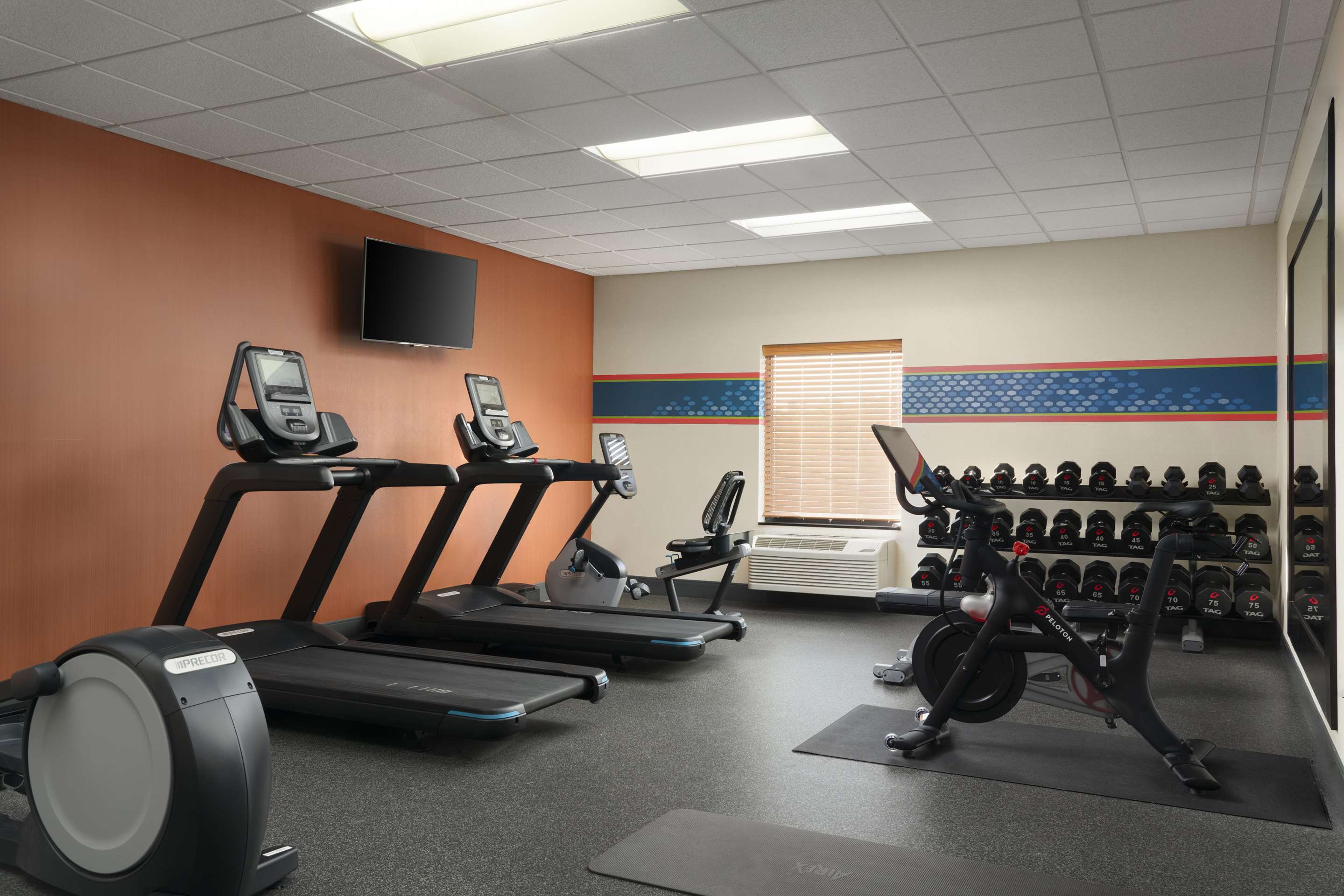 Health club fitness center gym | Hampton Inn Ft. Wayne/Dupont Road