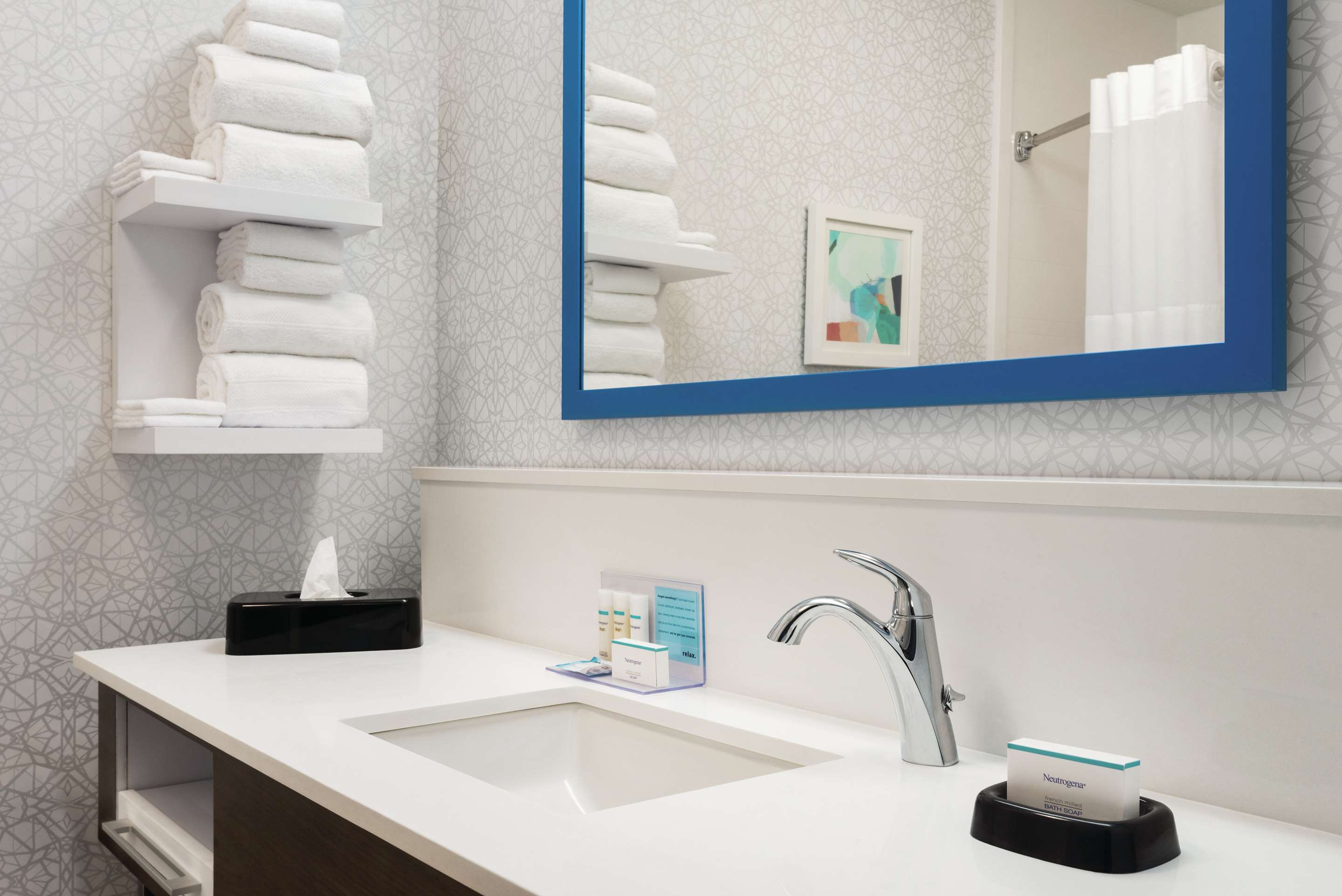 Guest room bath