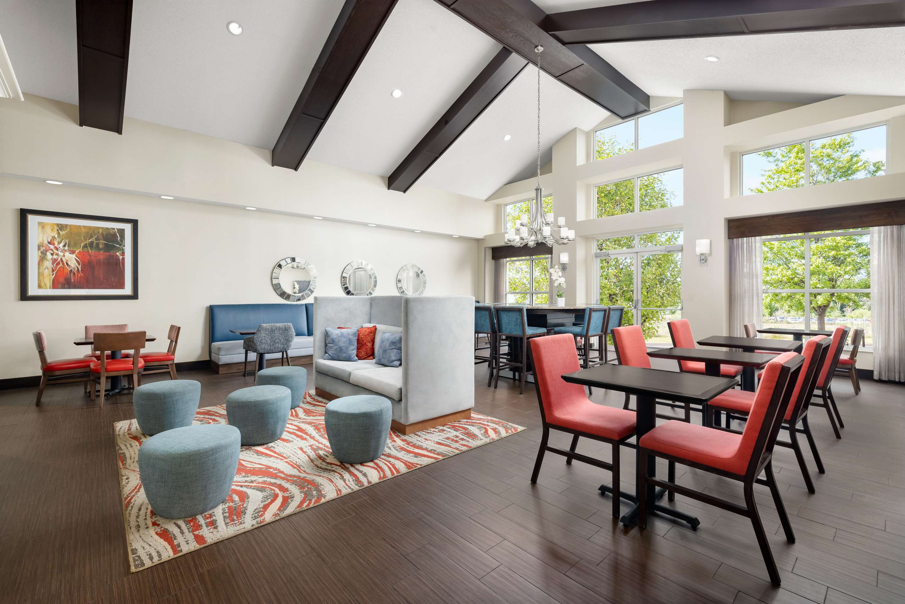Breakfast Area | Hampton Inn & Suites Ft. Wayne-North