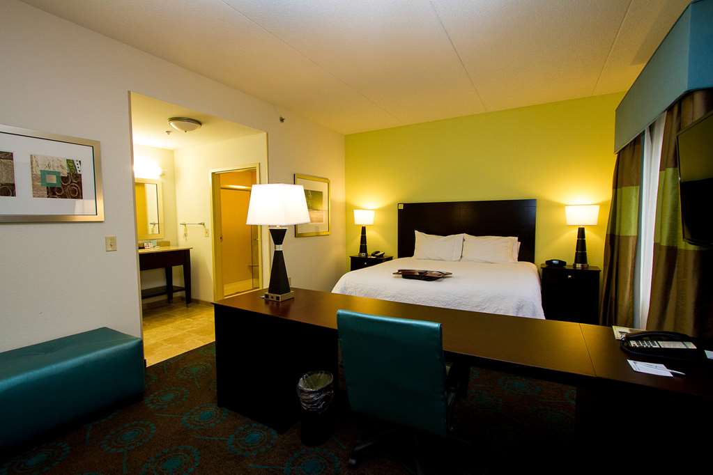 Hampton Inn Fayetteville, TN-guestroom-Guest Room,On-Site.jpg