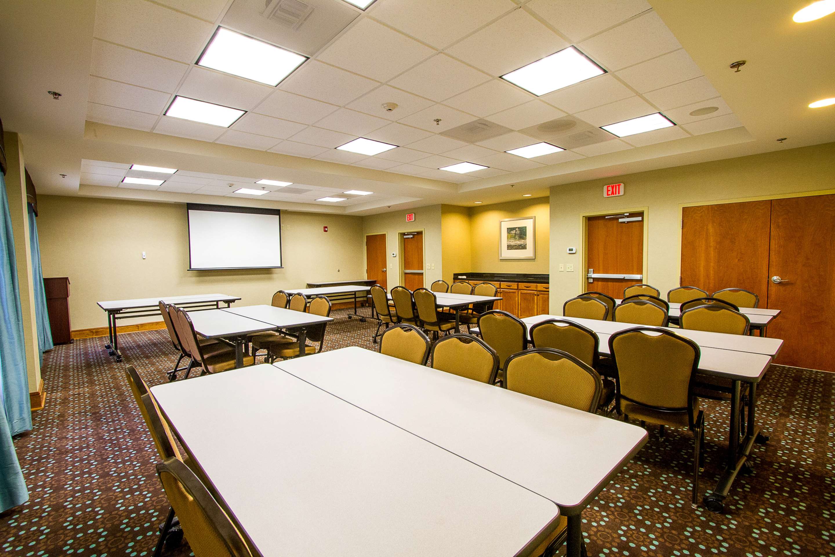 Meeting Room | Hampton Inn Fayetteville