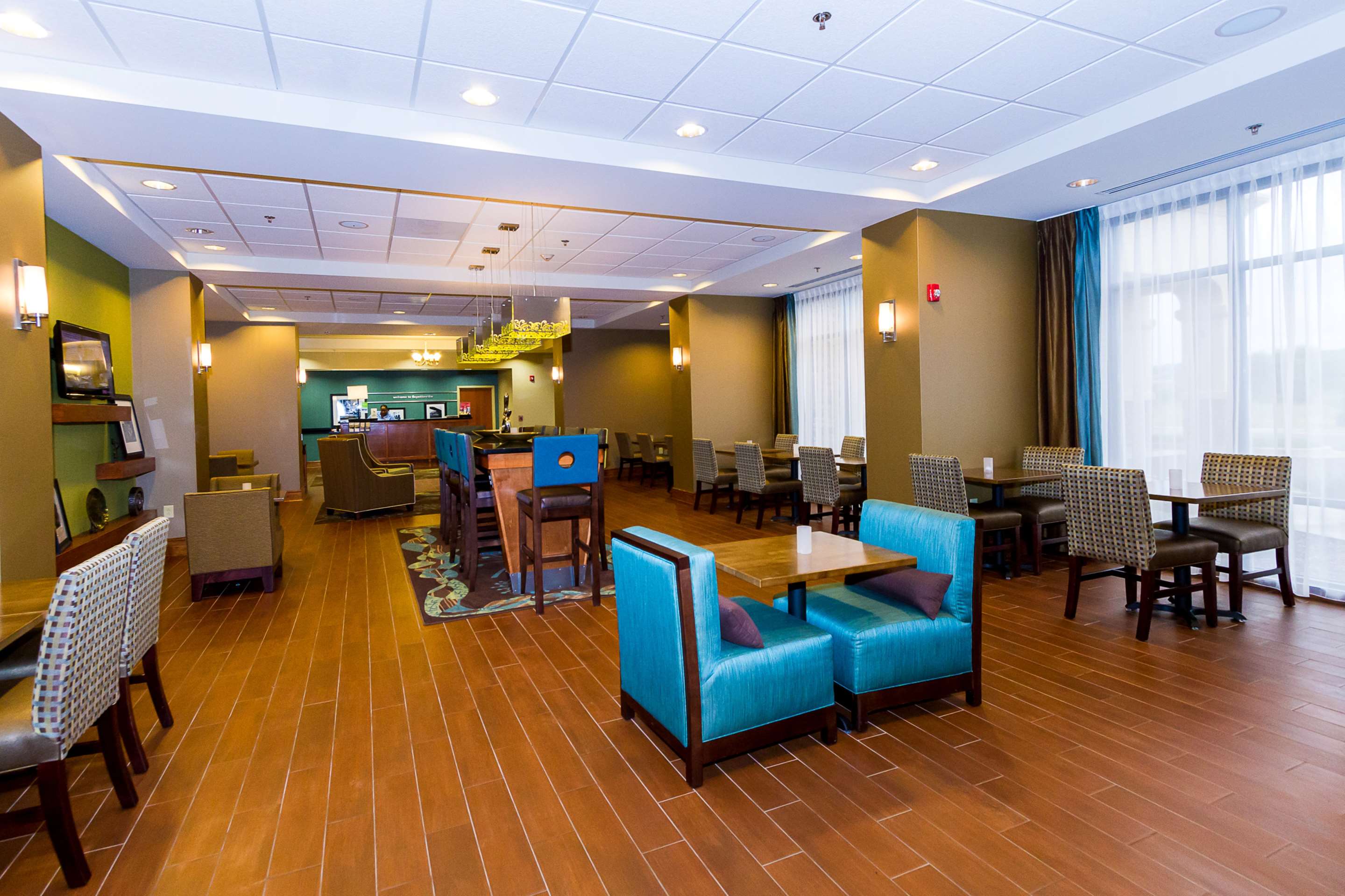 Restaurant | Hampton Inn Fayetteville