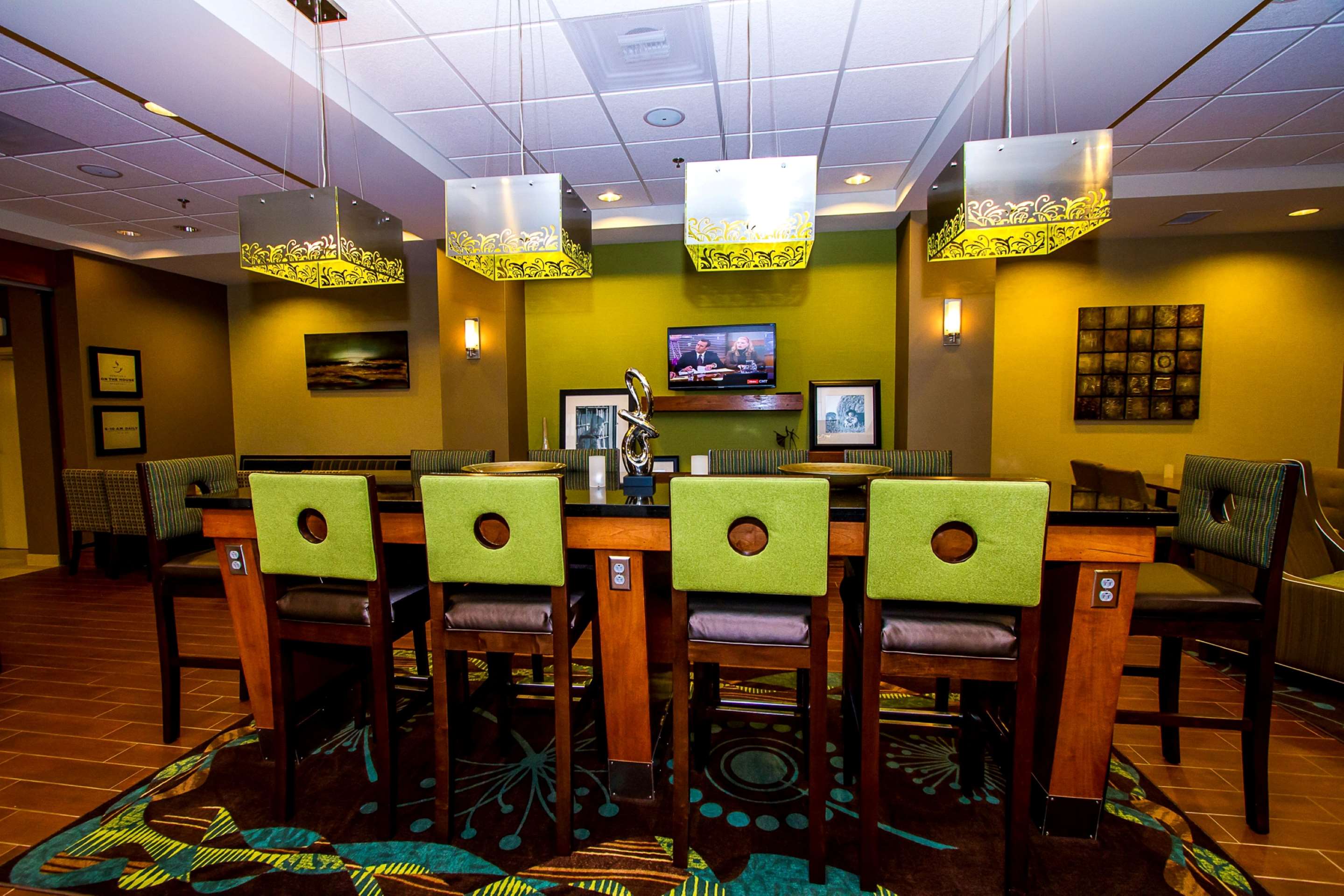 Restaurant | Hampton Inn Fayetteville