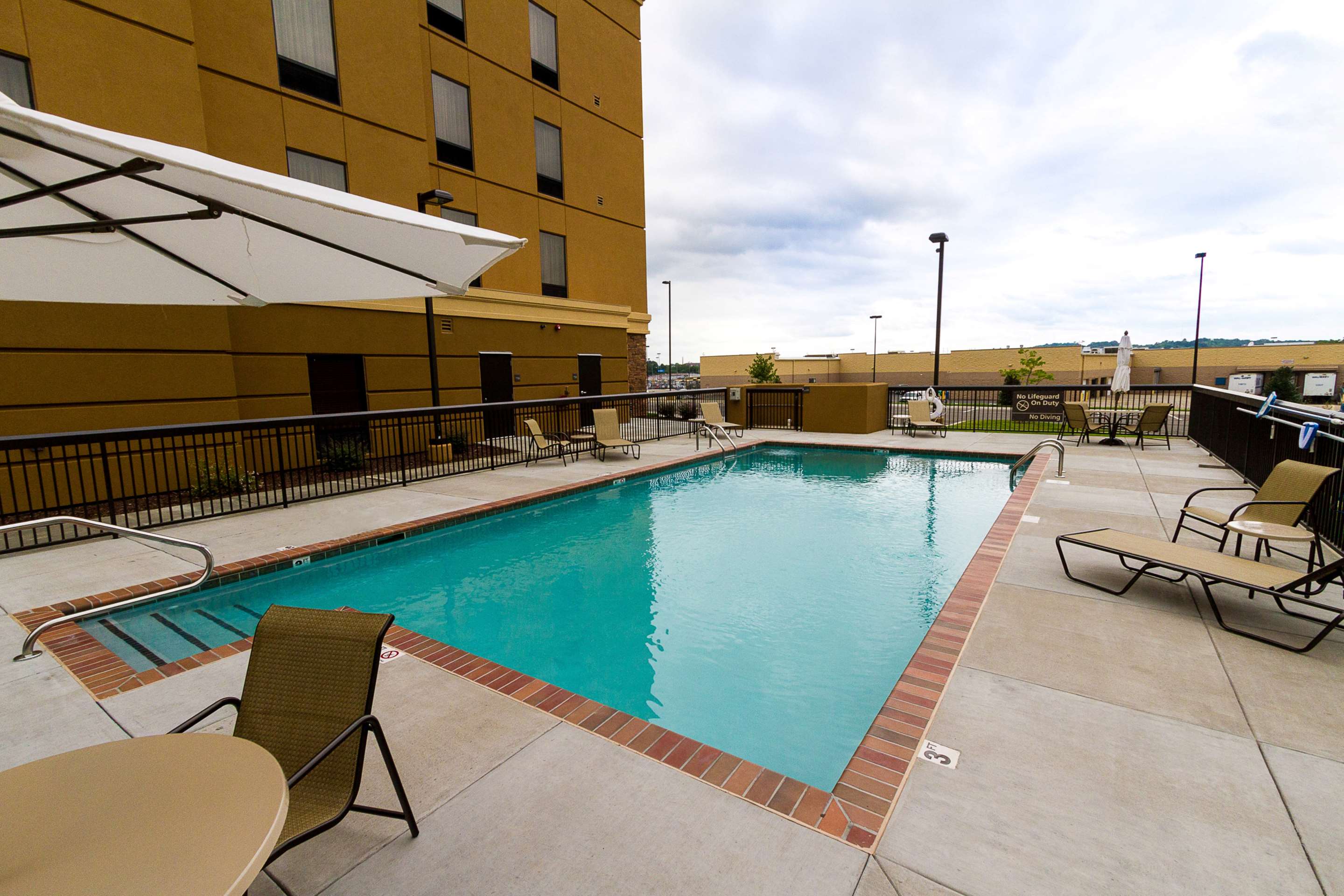 Pool | Hampton Inn Fayetteville