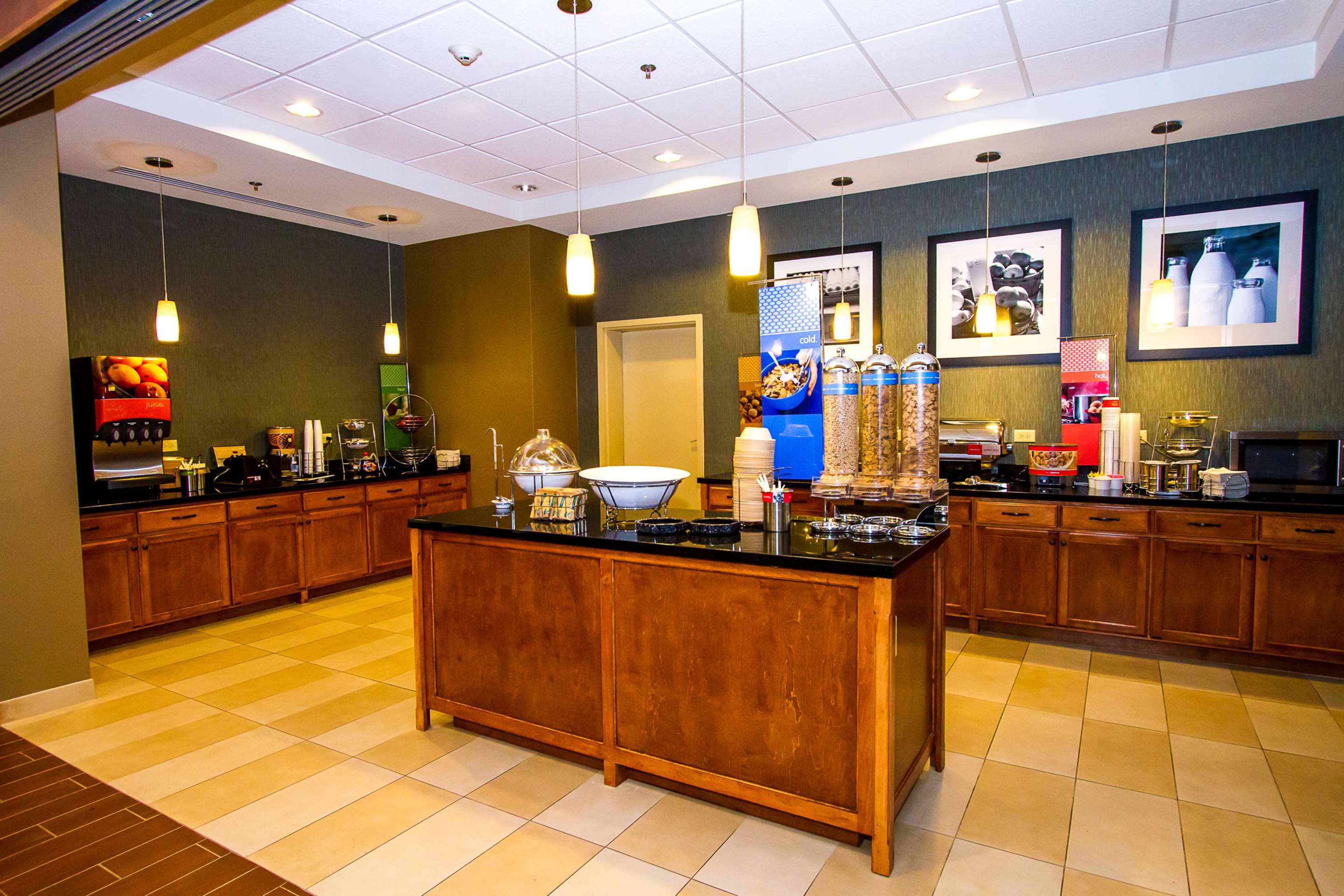Restaurant | Hampton Inn Fayetteville