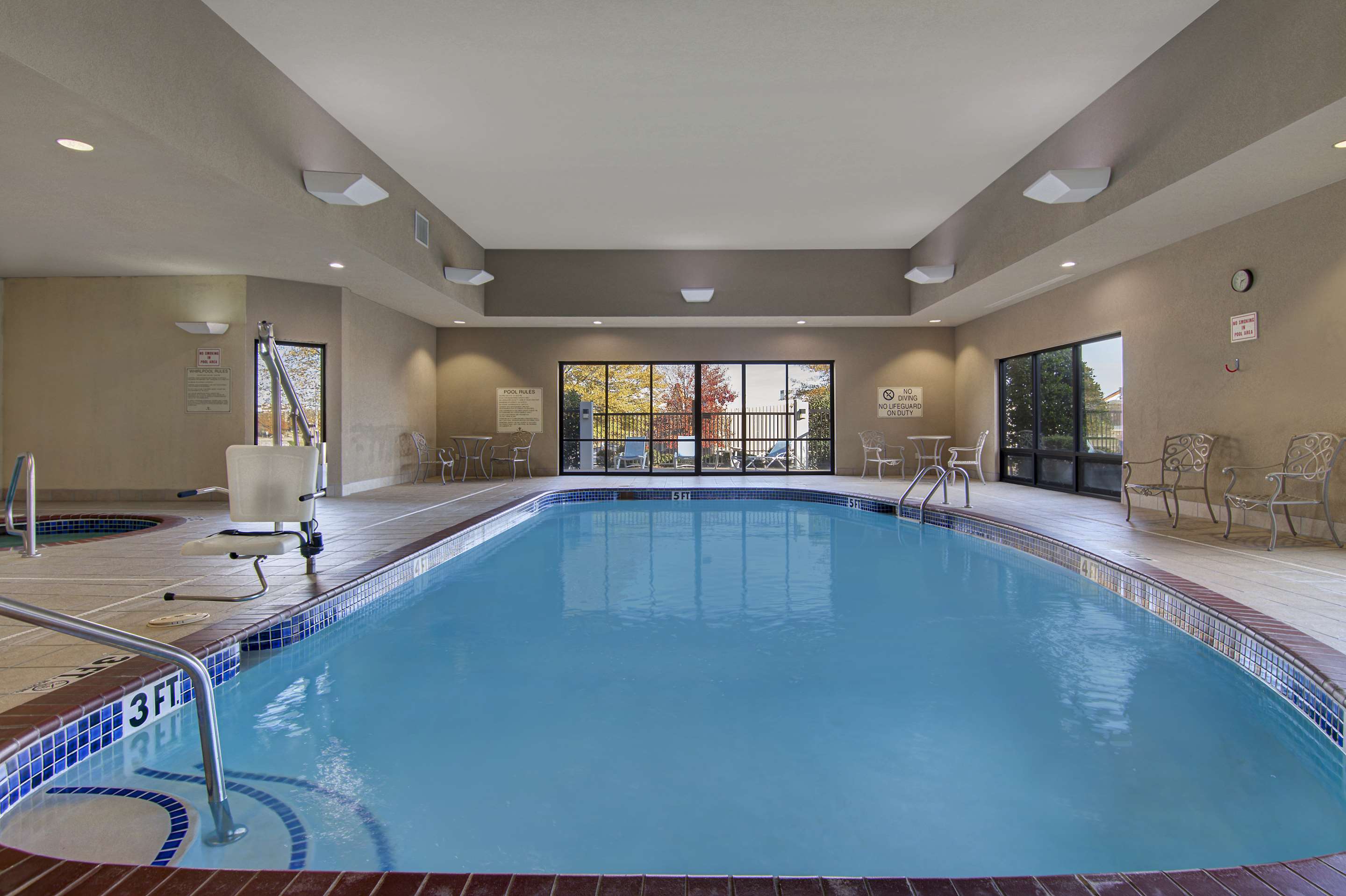 Pool | Hampton Inn Fayetteville