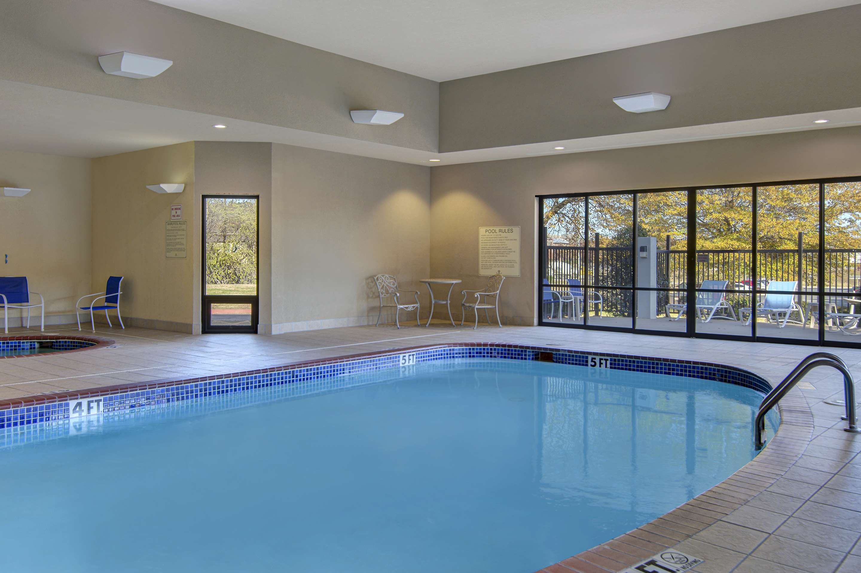 Pool | Hampton Inn Fayetteville