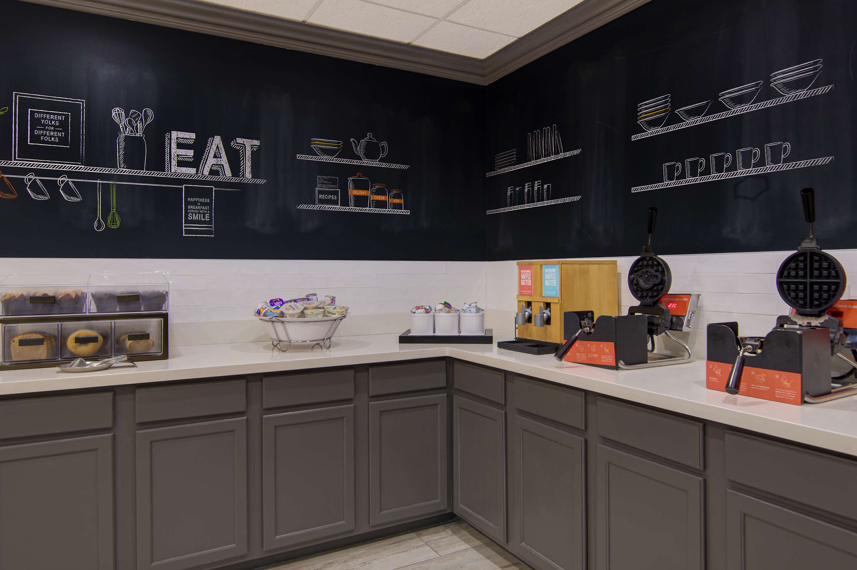 Breakfast Area | Hampton Inn Fayetteville