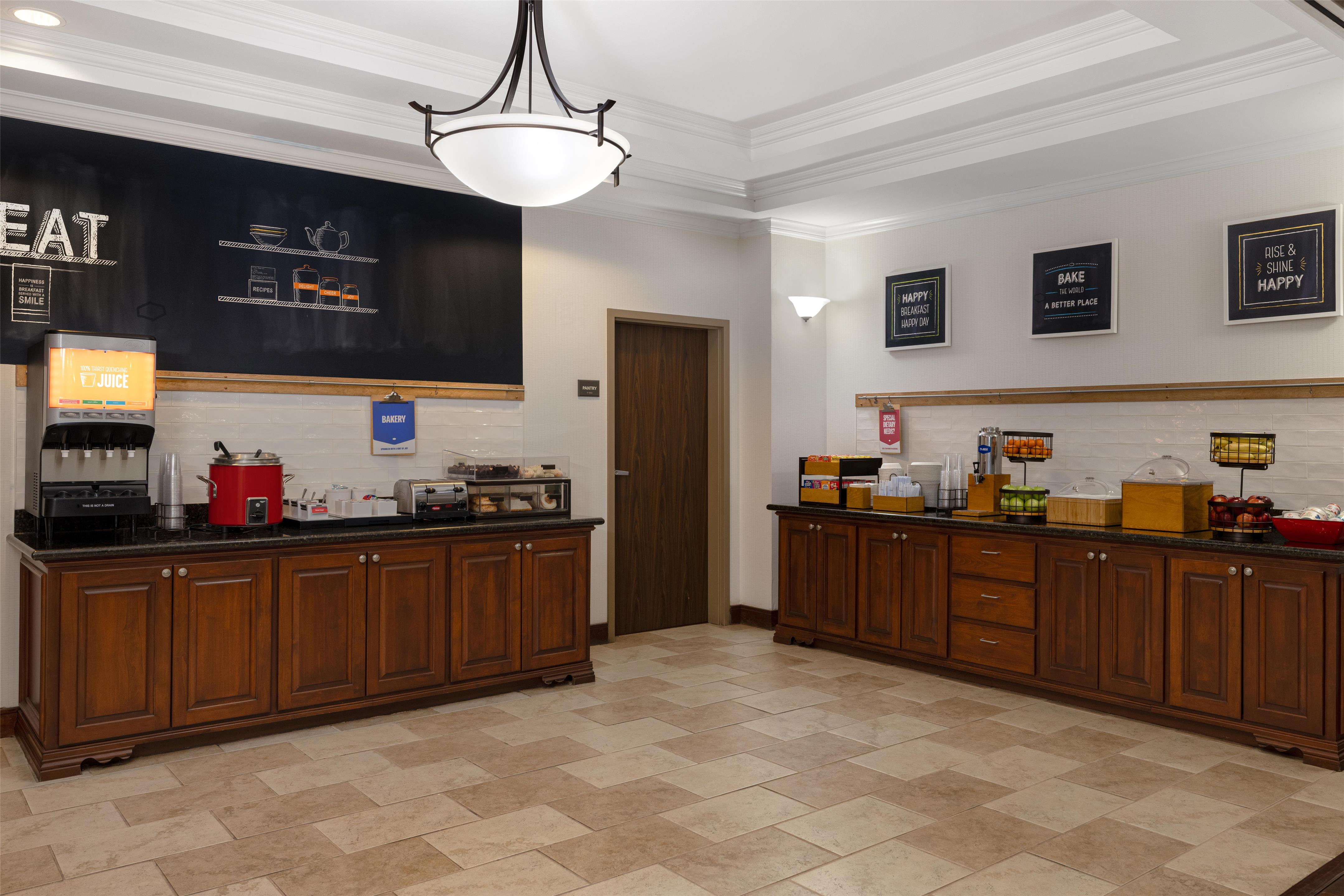 Breakfast Area | Hampton Inn Siloam Springs