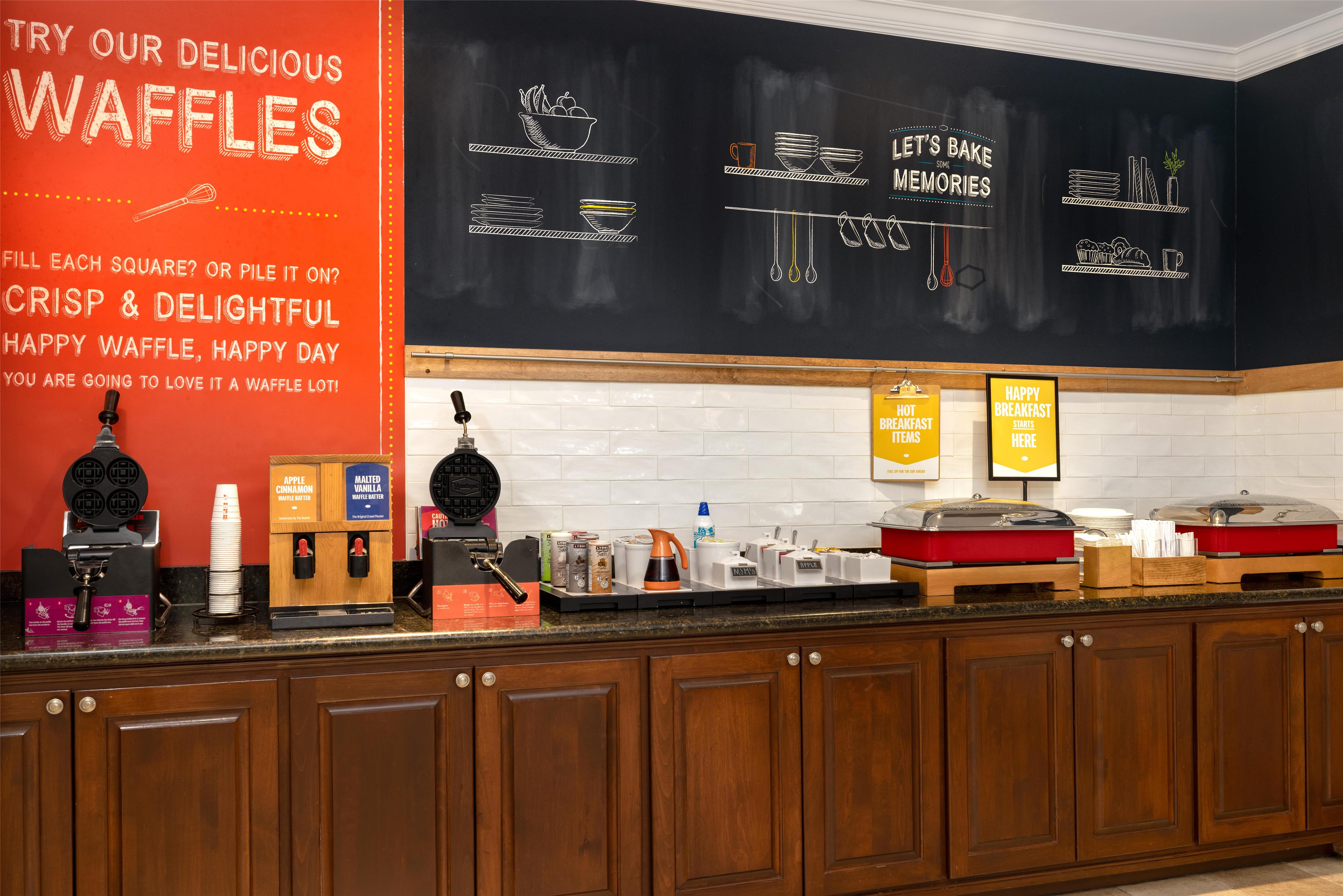 Breakfast Area | Hampton Inn Siloam Springs