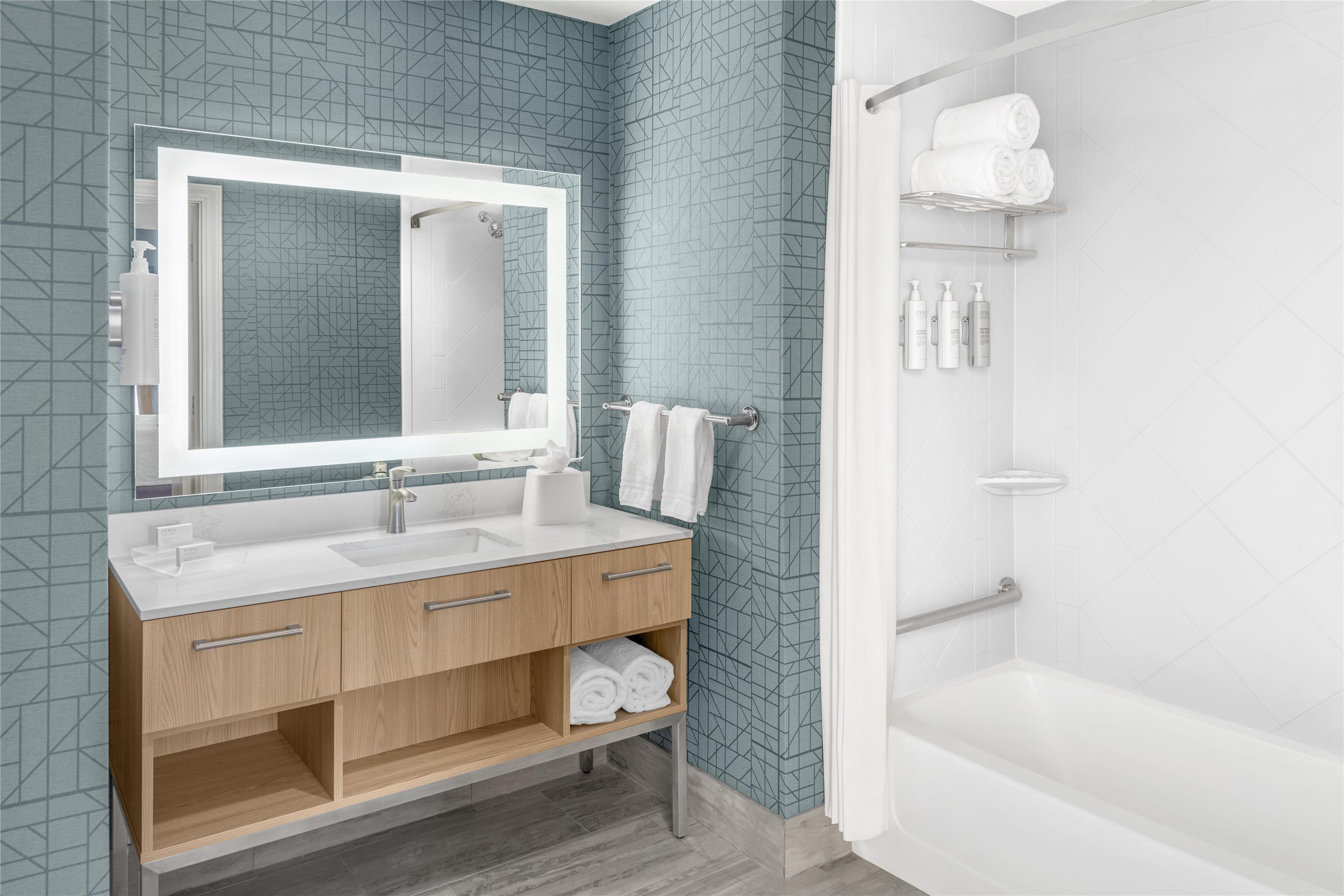 Guest room bath