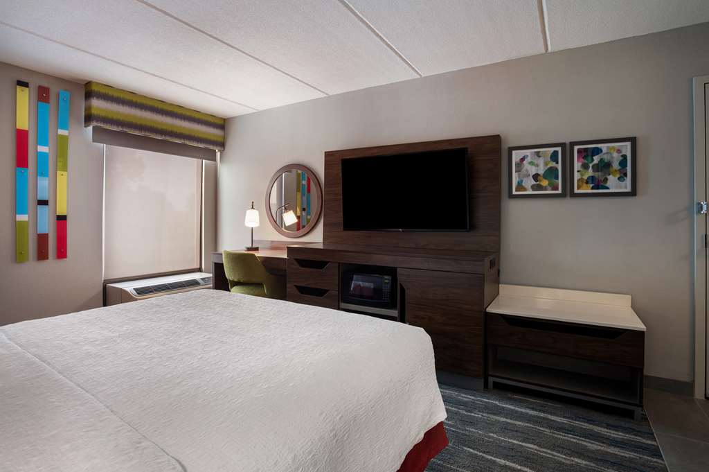 Hampton Inn by Hilton Gadsden - Tap to explore photos