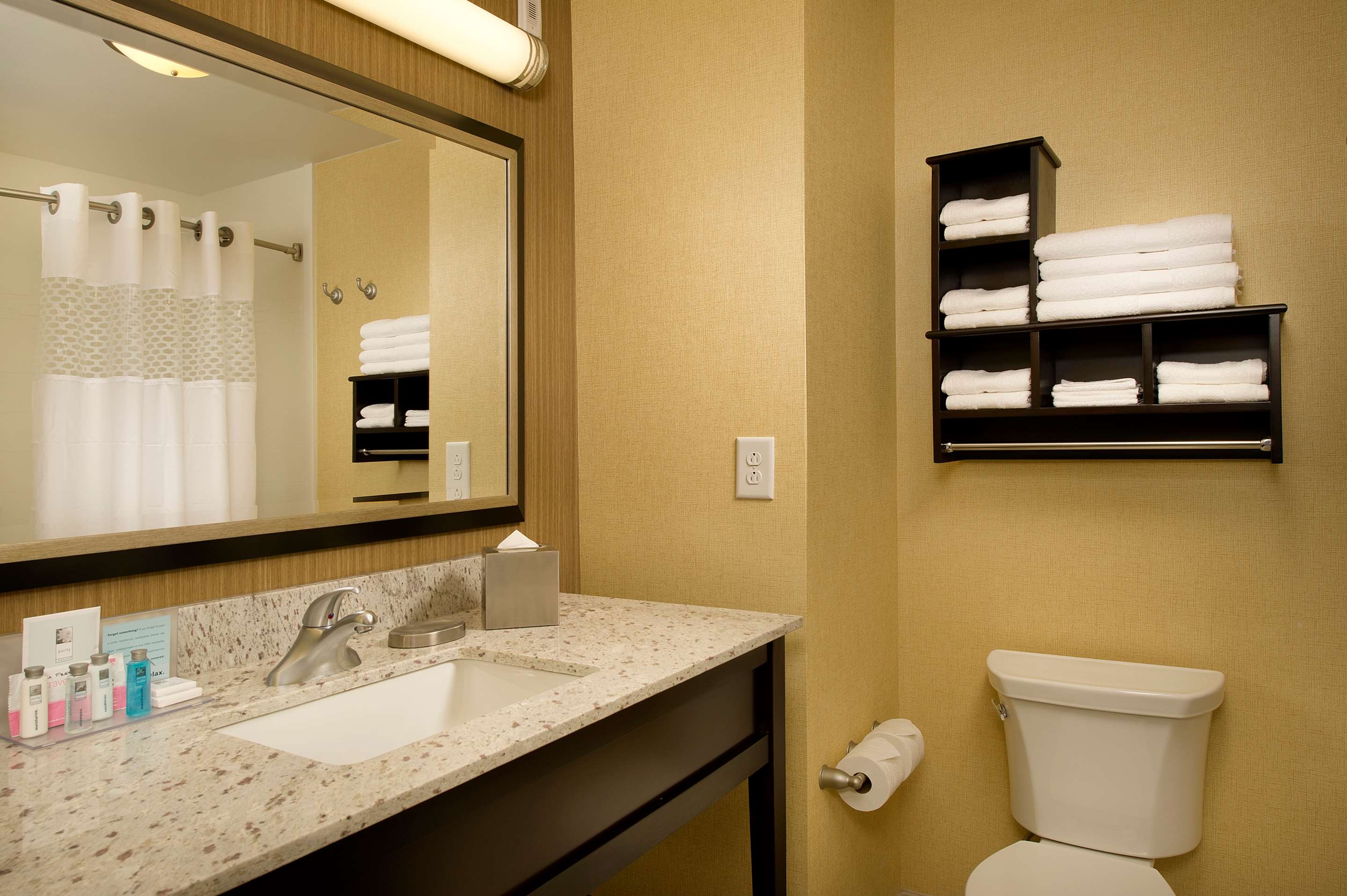 Guest room bath
