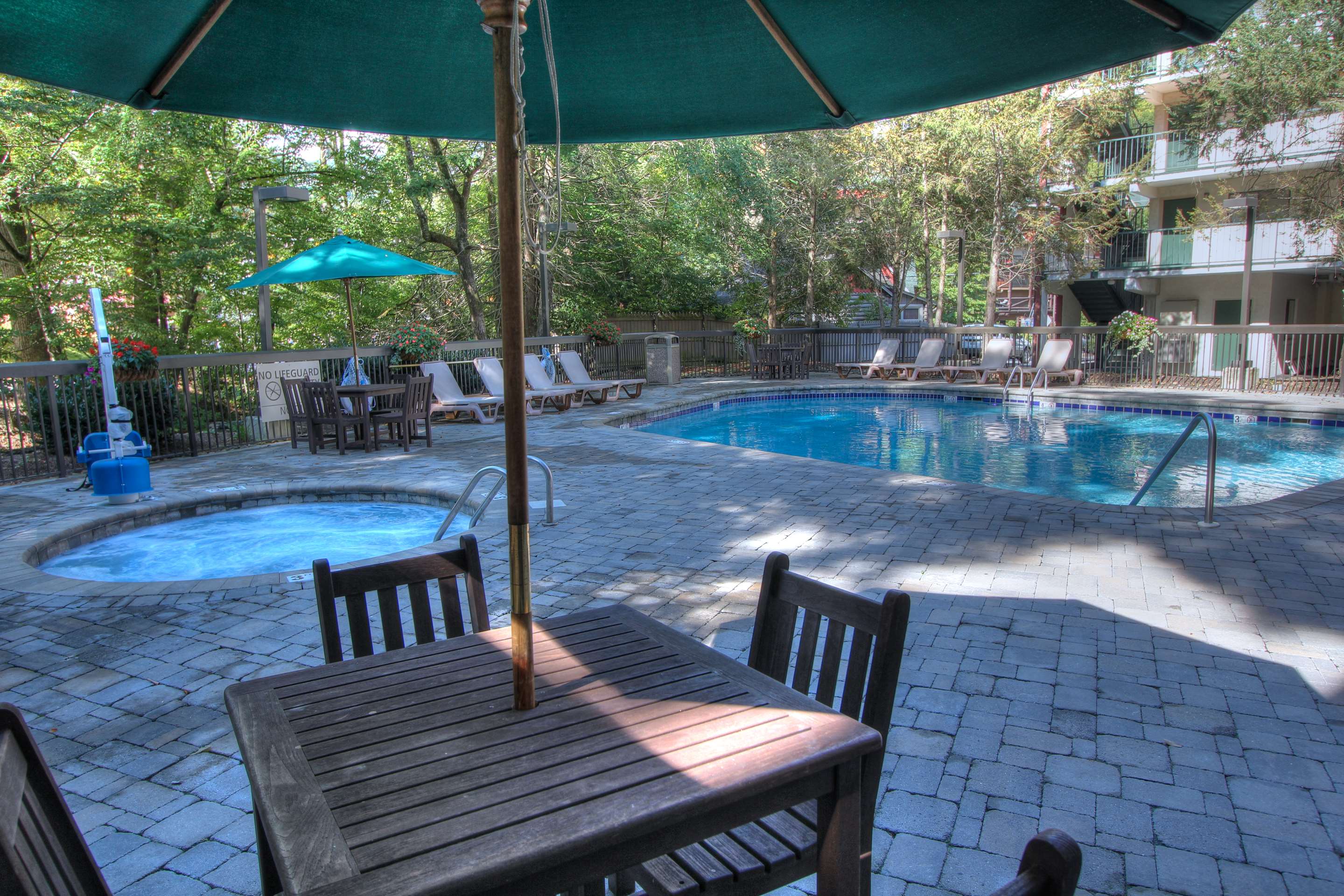 Pool | Hampton Inn Gatlinburg