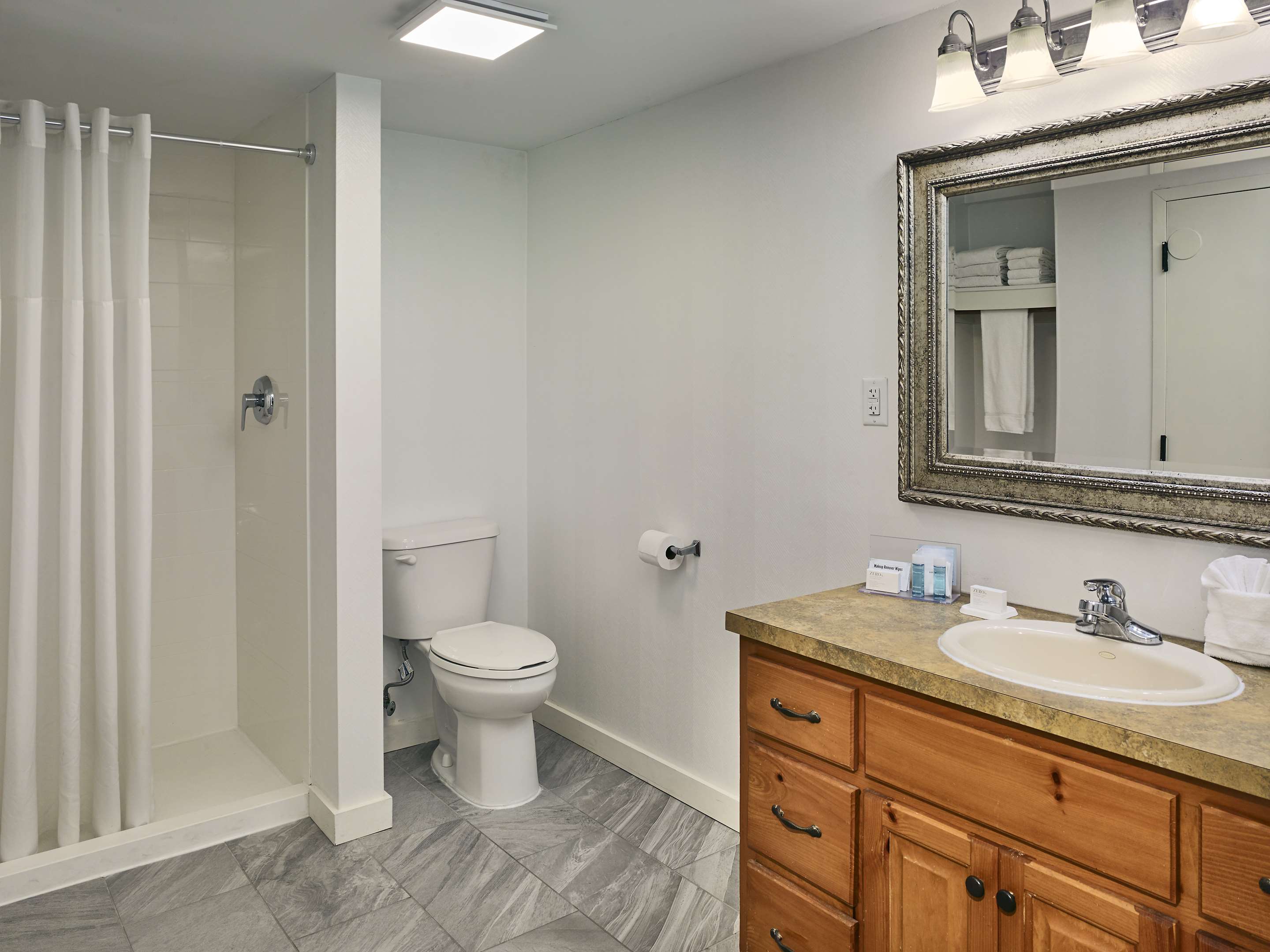 Guest room bath