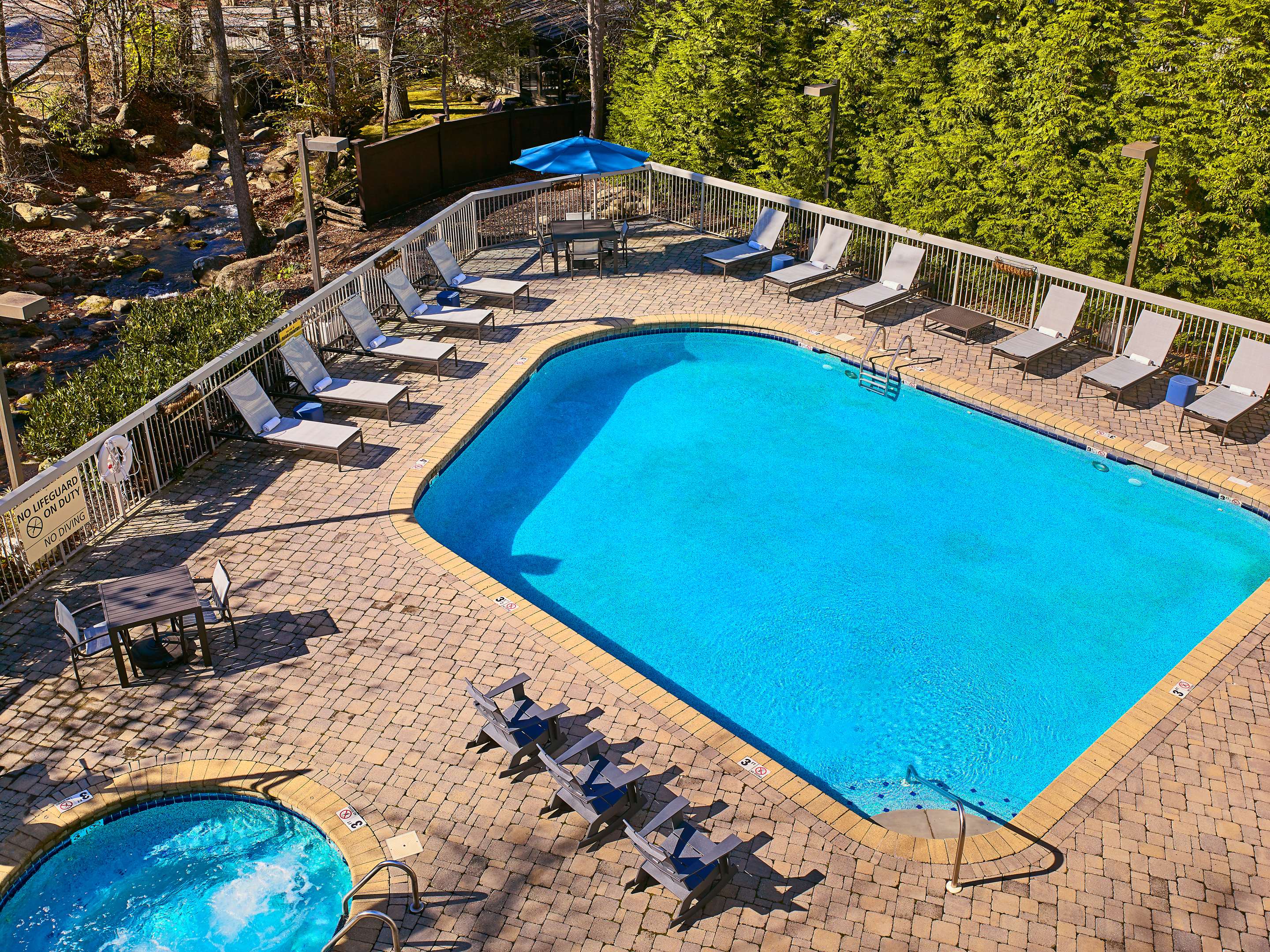 Pool | Hampton Inn Gatlinburg