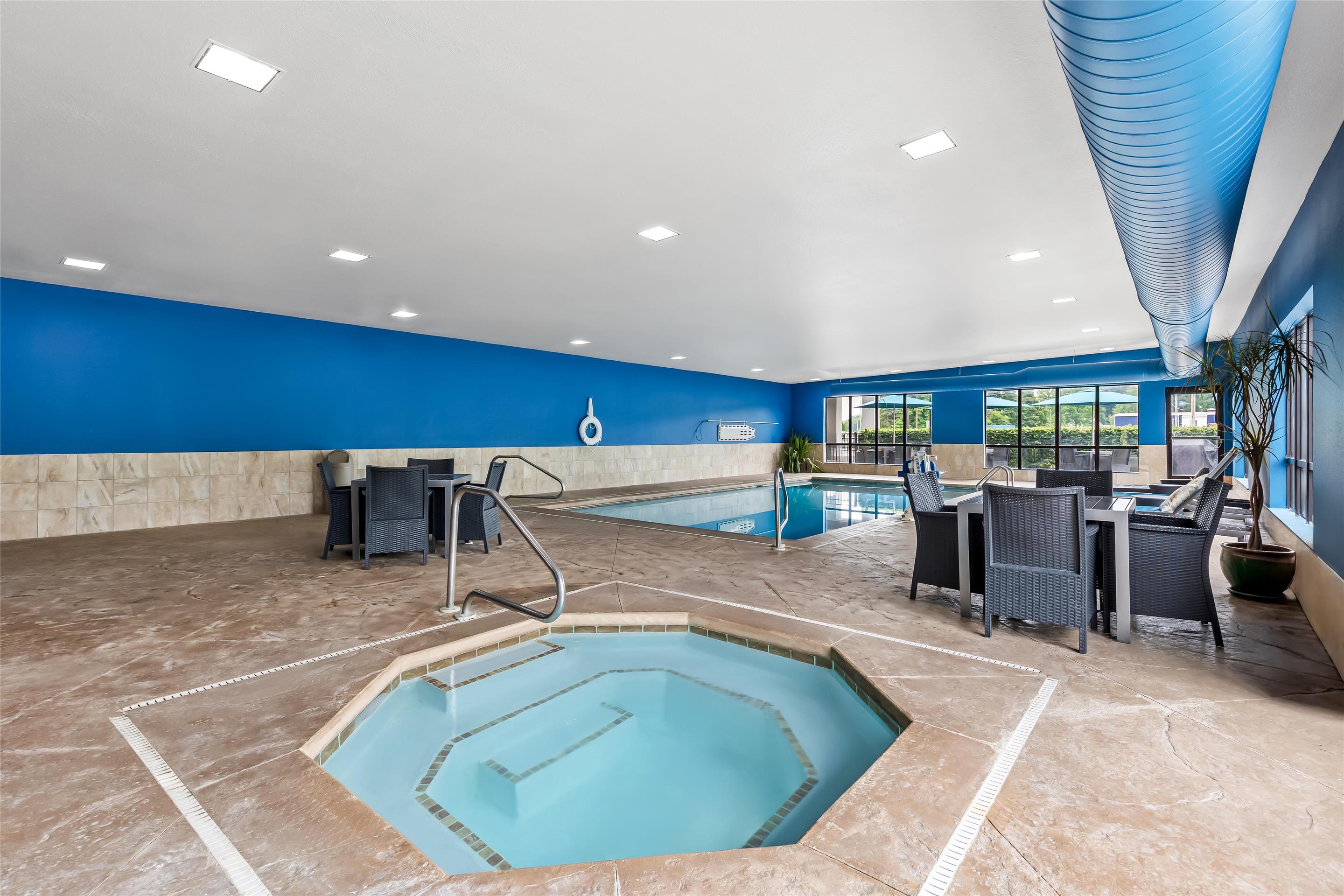 Pool | Hampton Inn & Suites Grove City