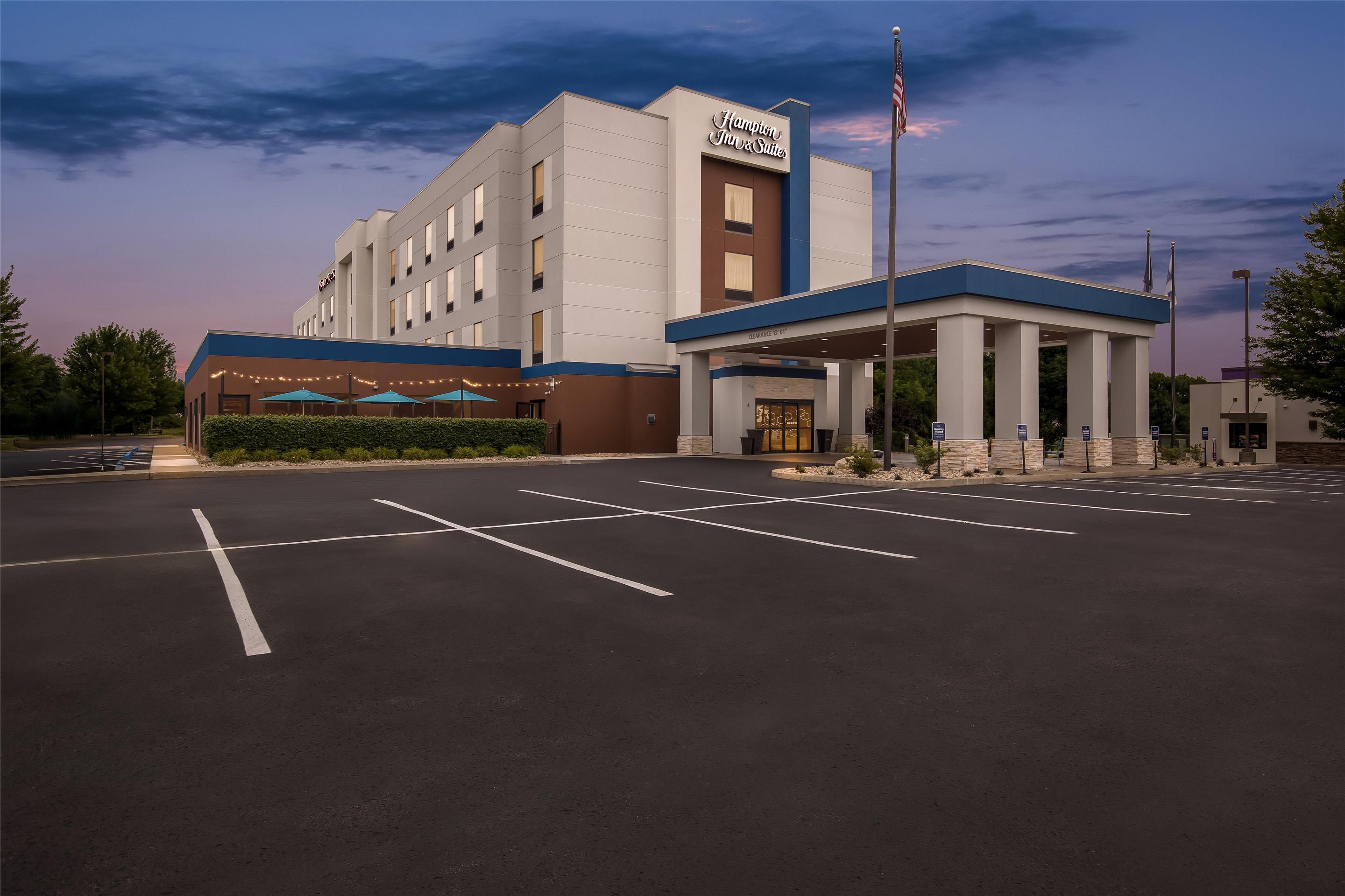 Exterior | Hampton Inn & Suites Grove City