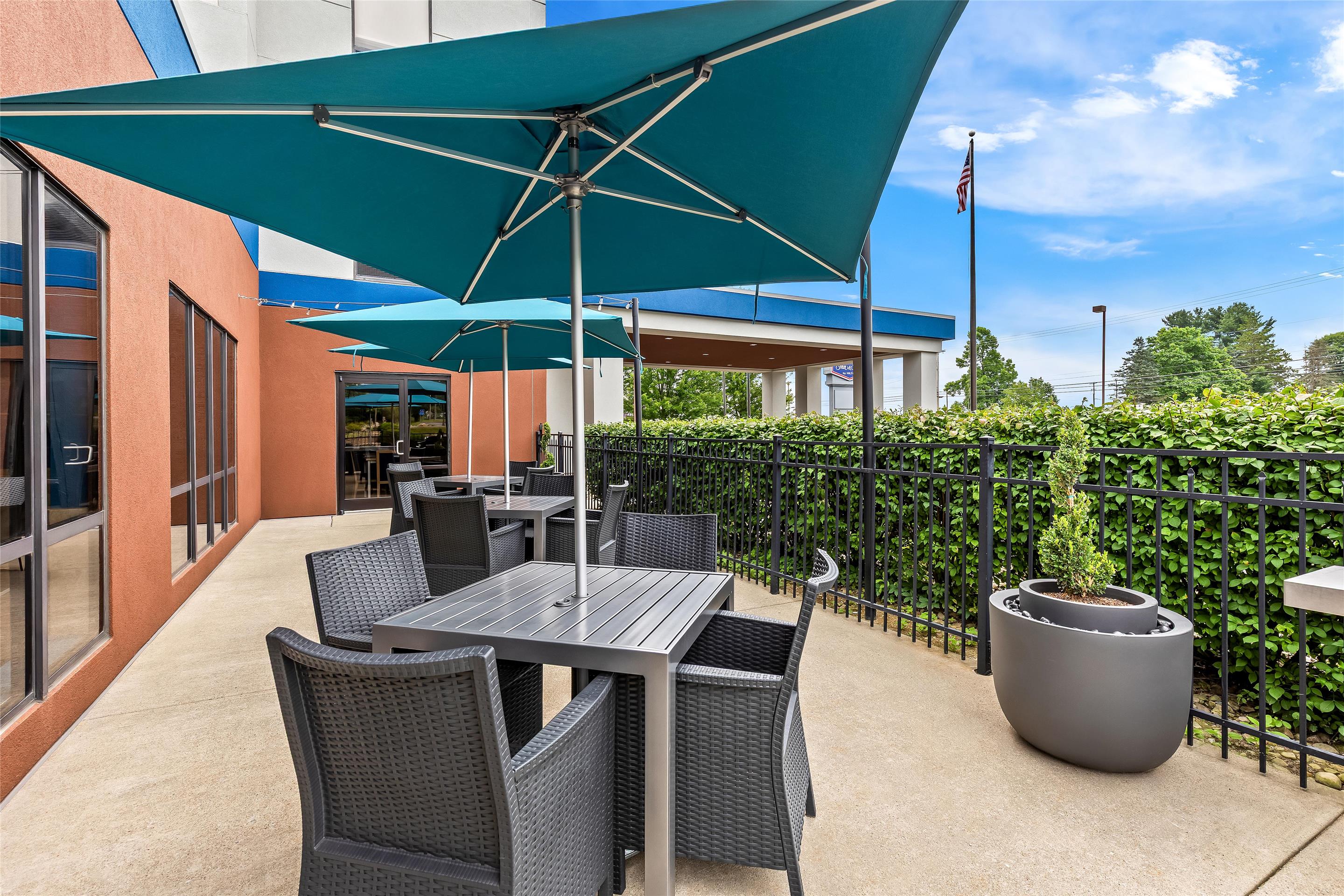 Exterior | Hampton Inn & Suites Grove City