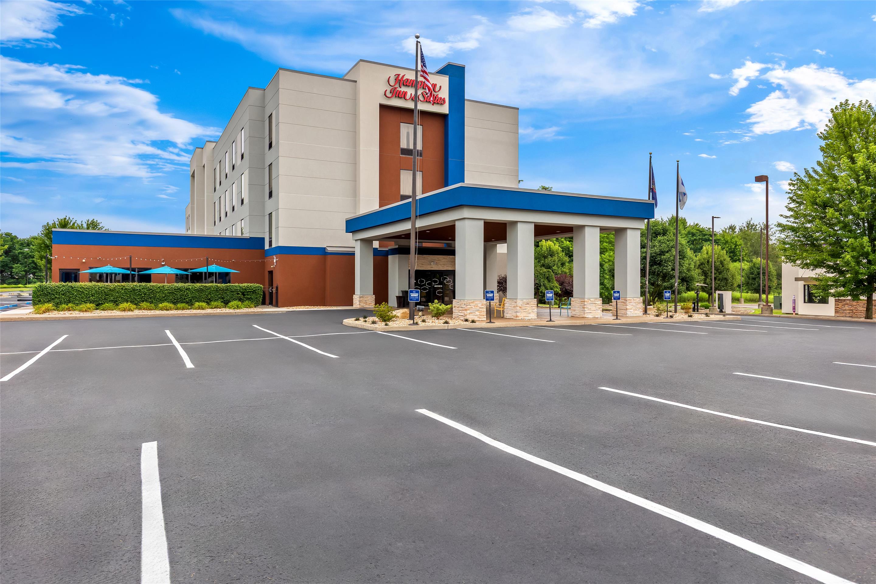 Exterior | Hampton Inn & Suites Grove City