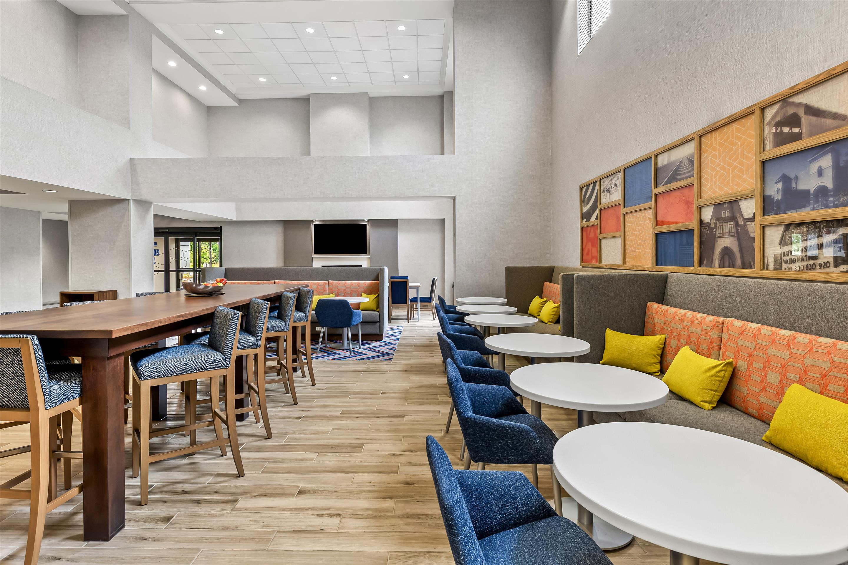 Lobby | Hampton Inn & Suites Grove City