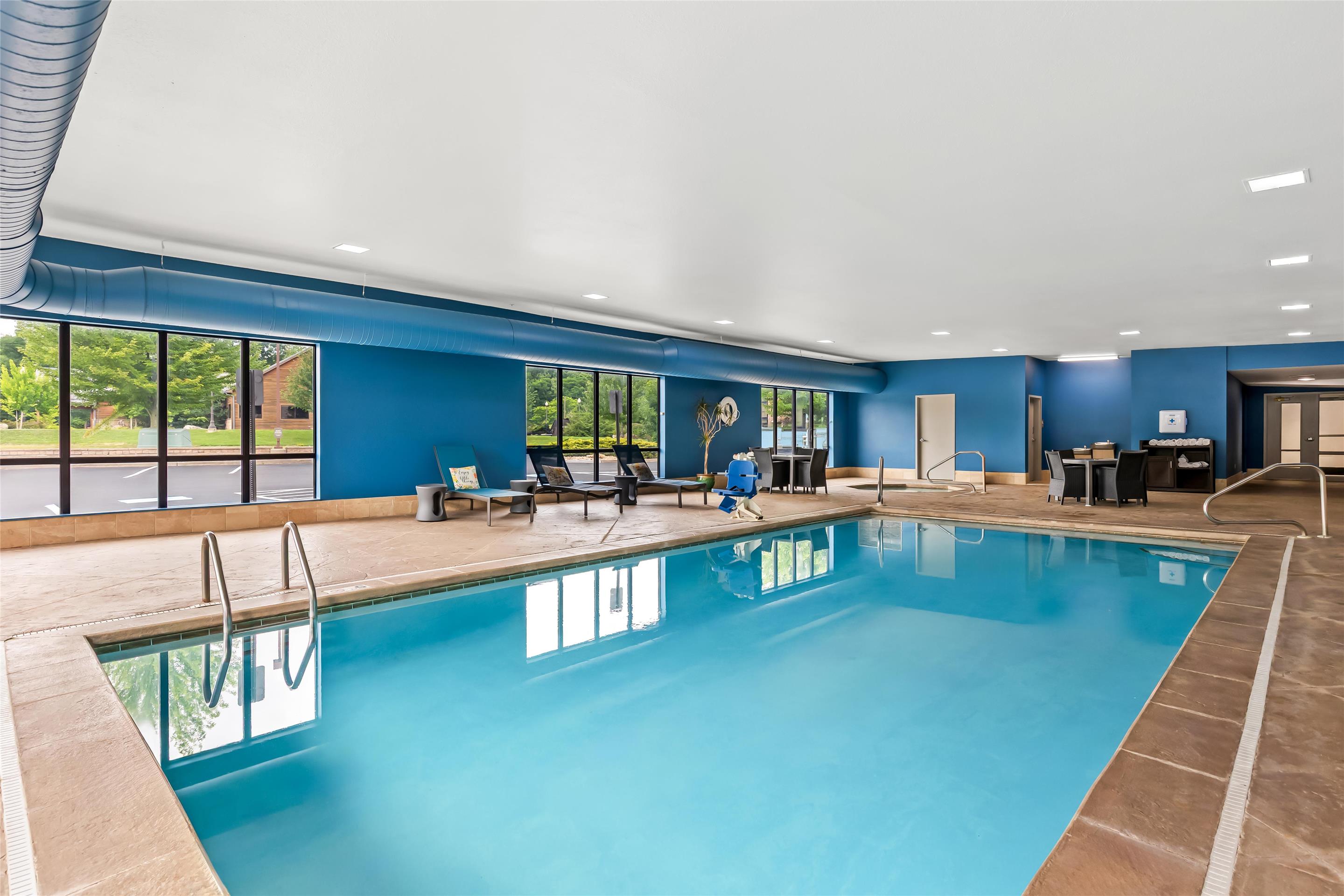 Pool | Hampton Inn & Suites Grove City