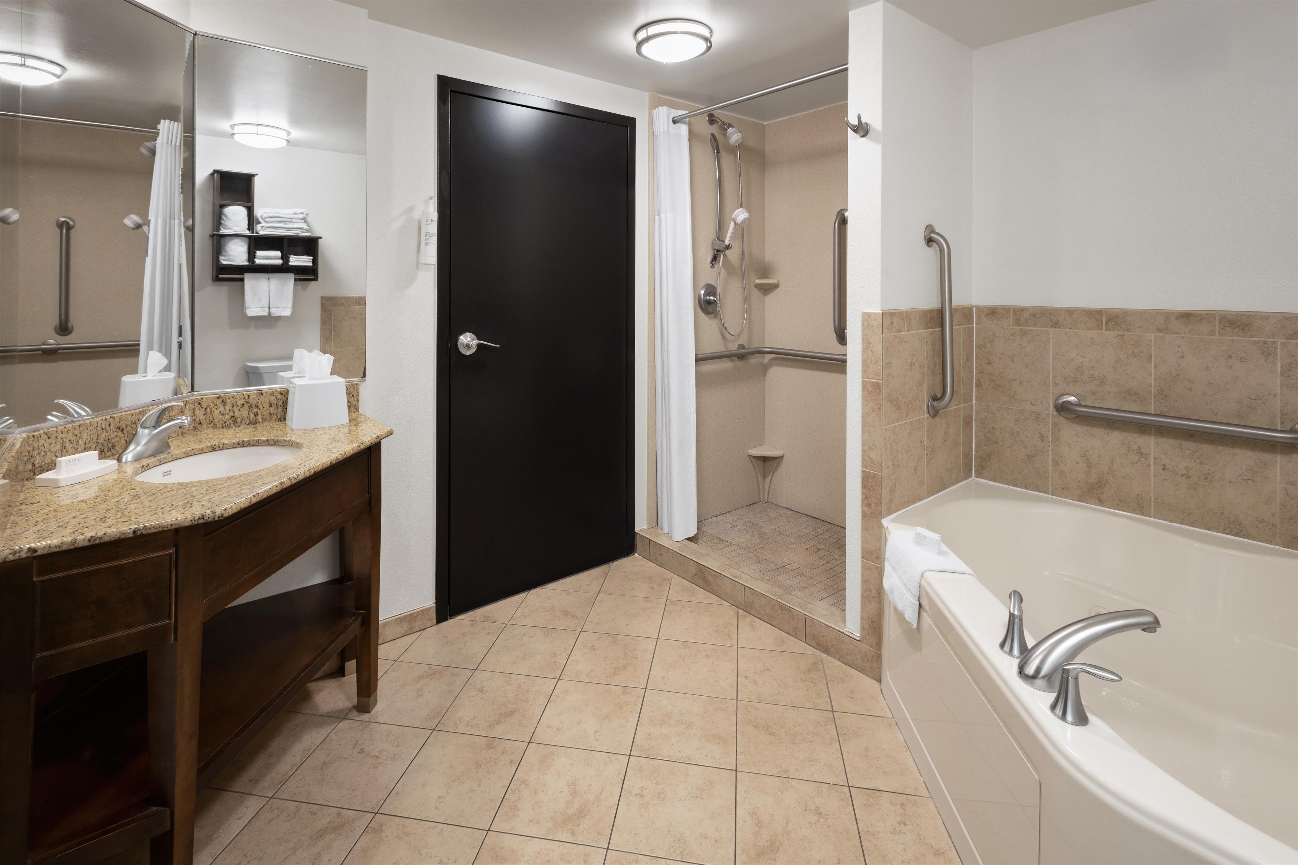 Guest room bath