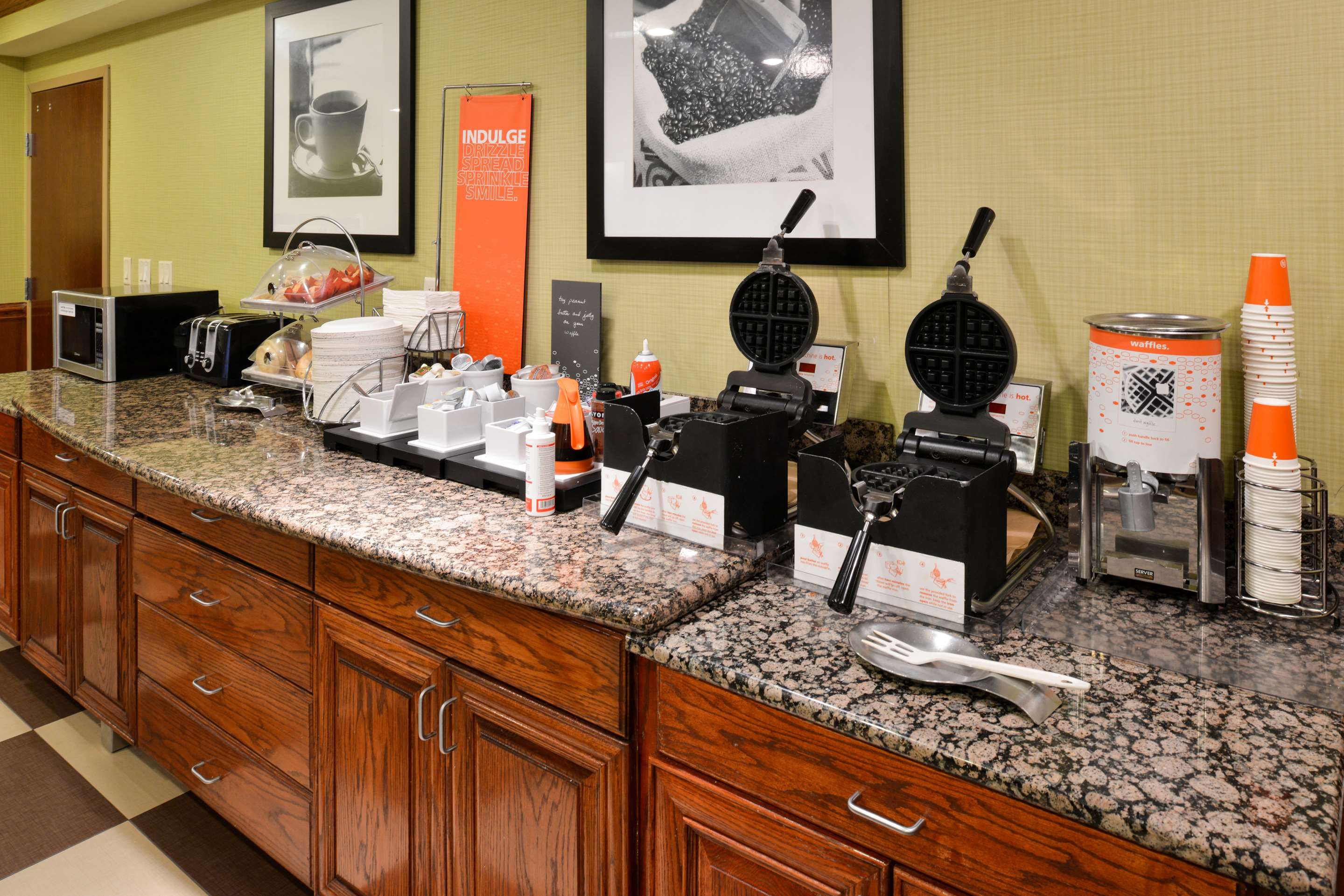 Restaurant | Hampton Inn & Suites Greenville