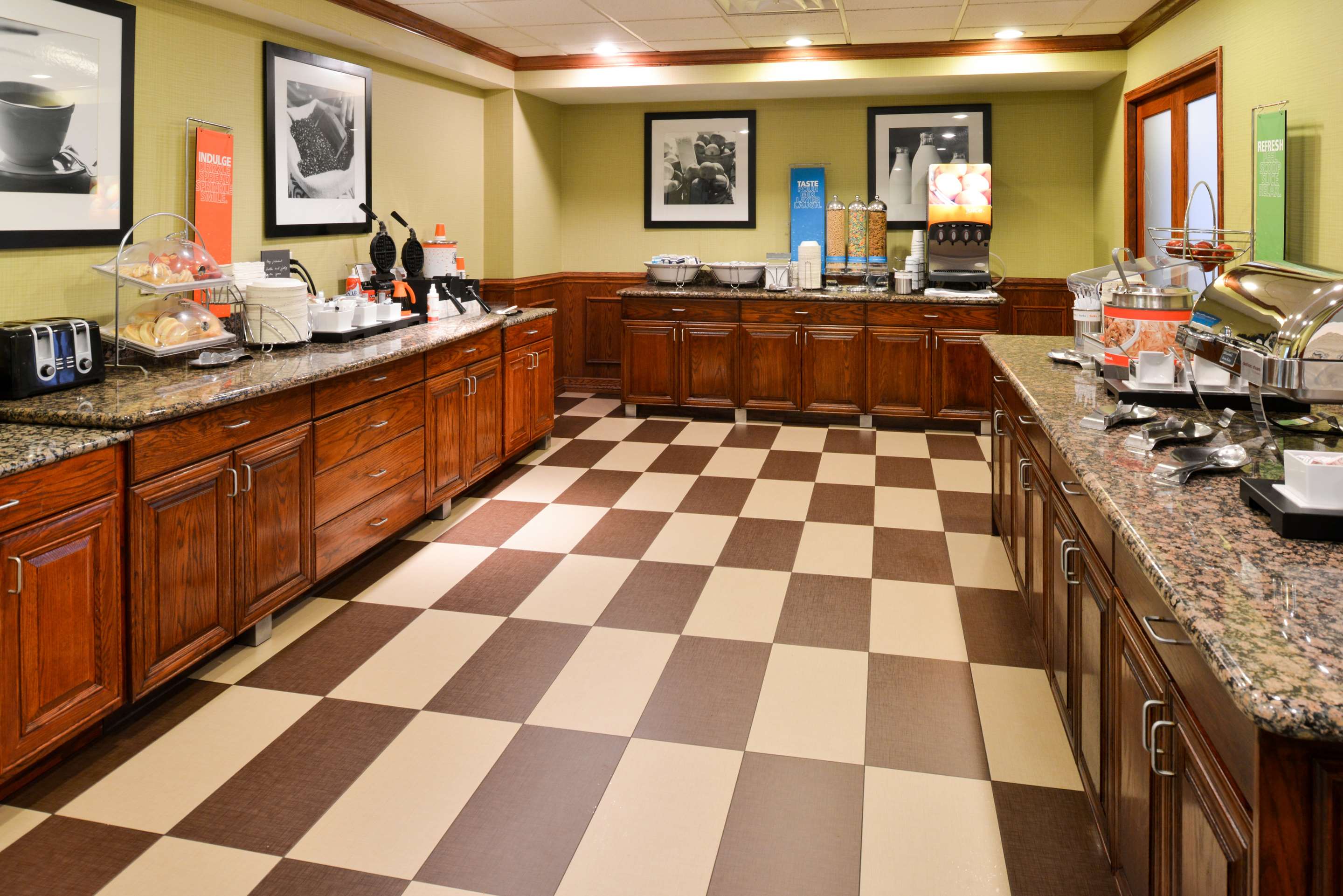Restaurant | Hampton Inn & Suites Greenville