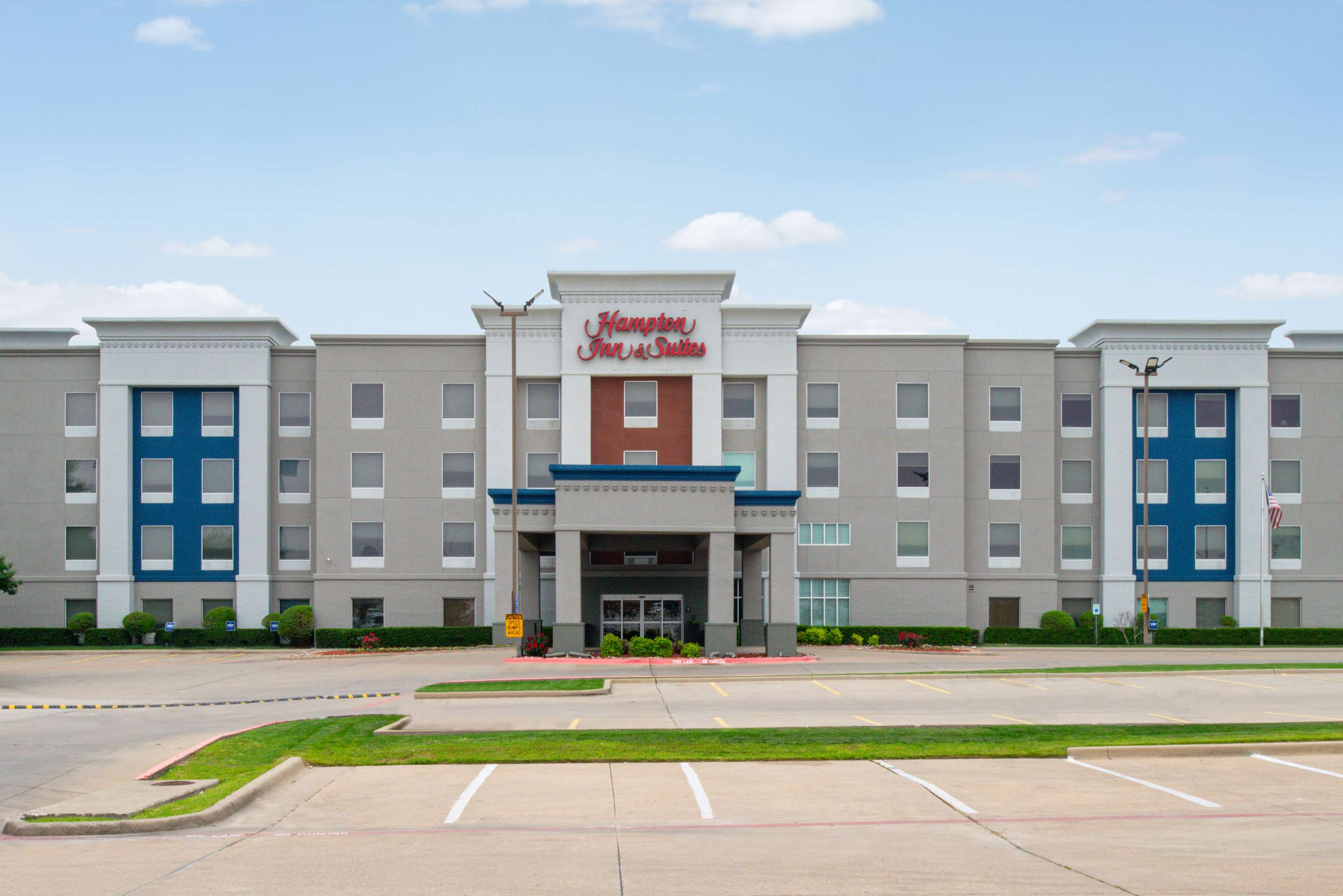 Exterior | Hampton Inn & Suites Greenville