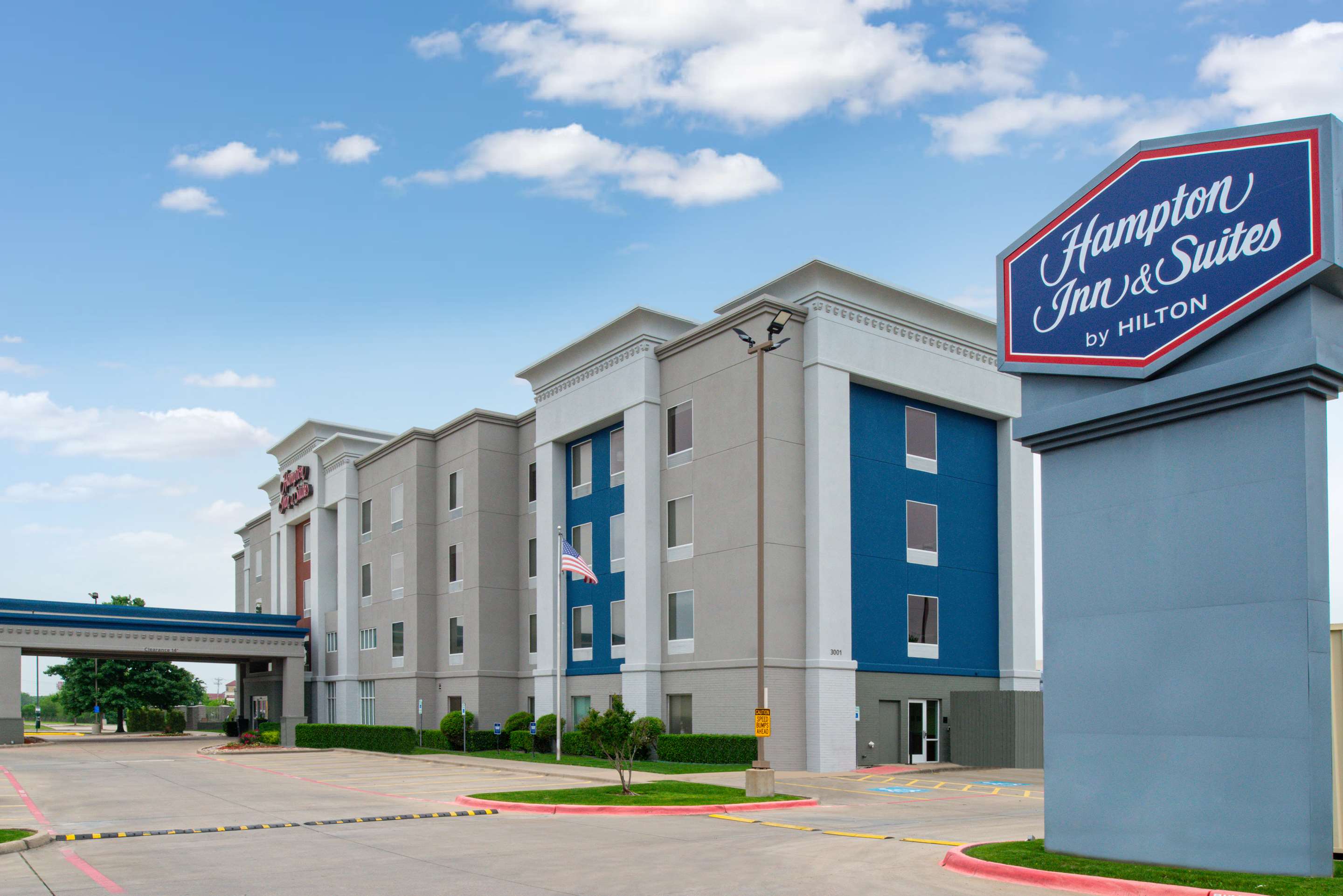 Exterior | Hampton Inn & Suites Greenville