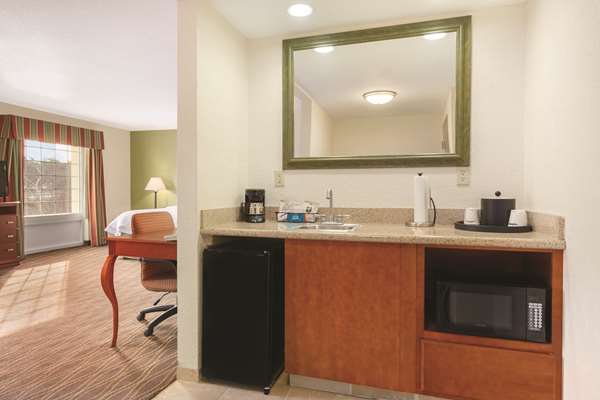  - Hampton Inn & Suites Greenfield