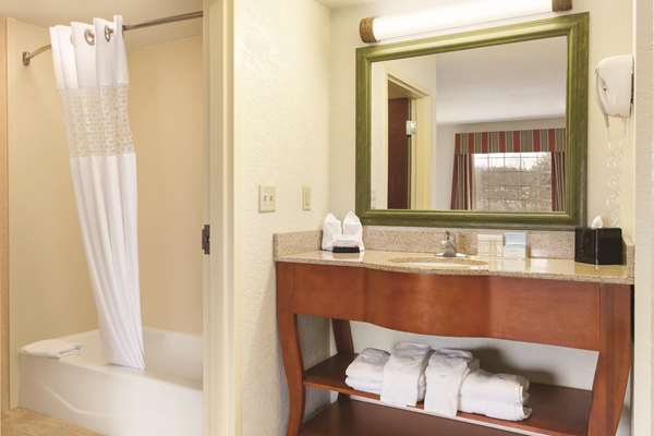  - Hampton Inn & Suites Greenfield