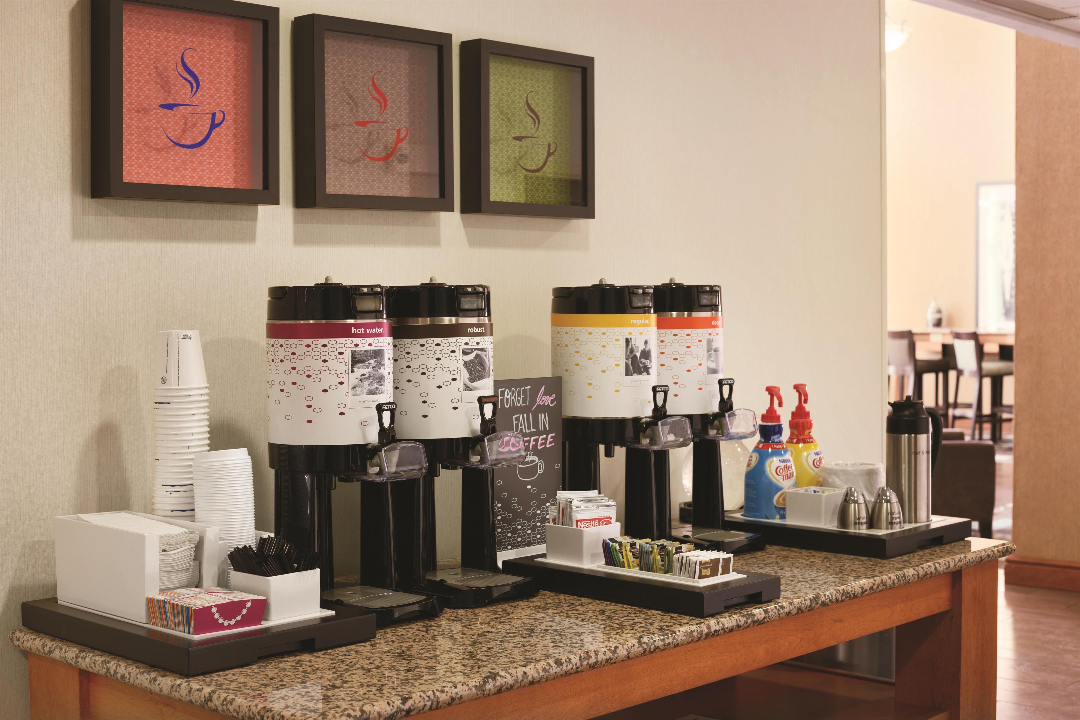 Restaurant | Hampton Inn & Suites Greenfield
