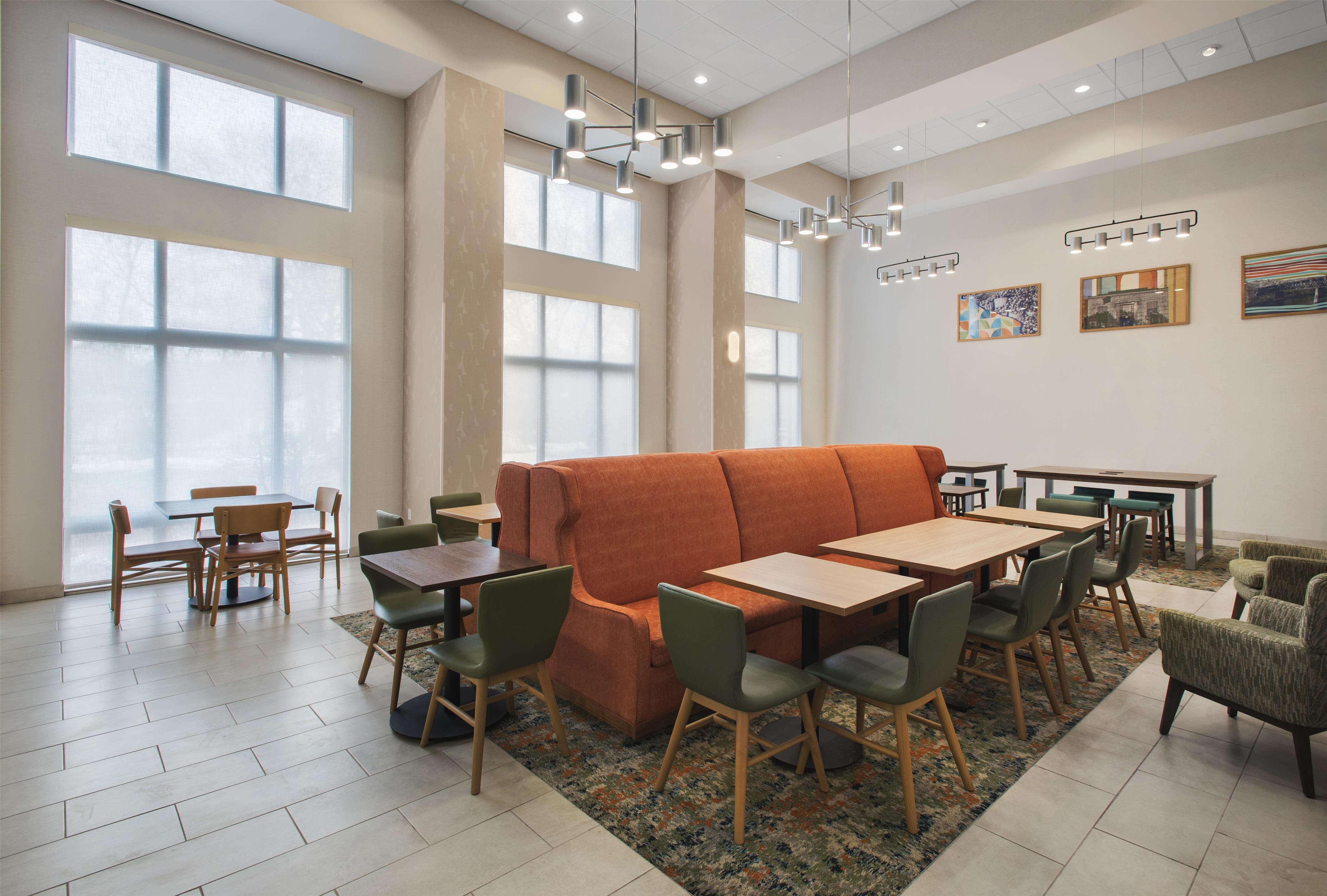 Restaurant | Hampton Inn & Suites Greenfield