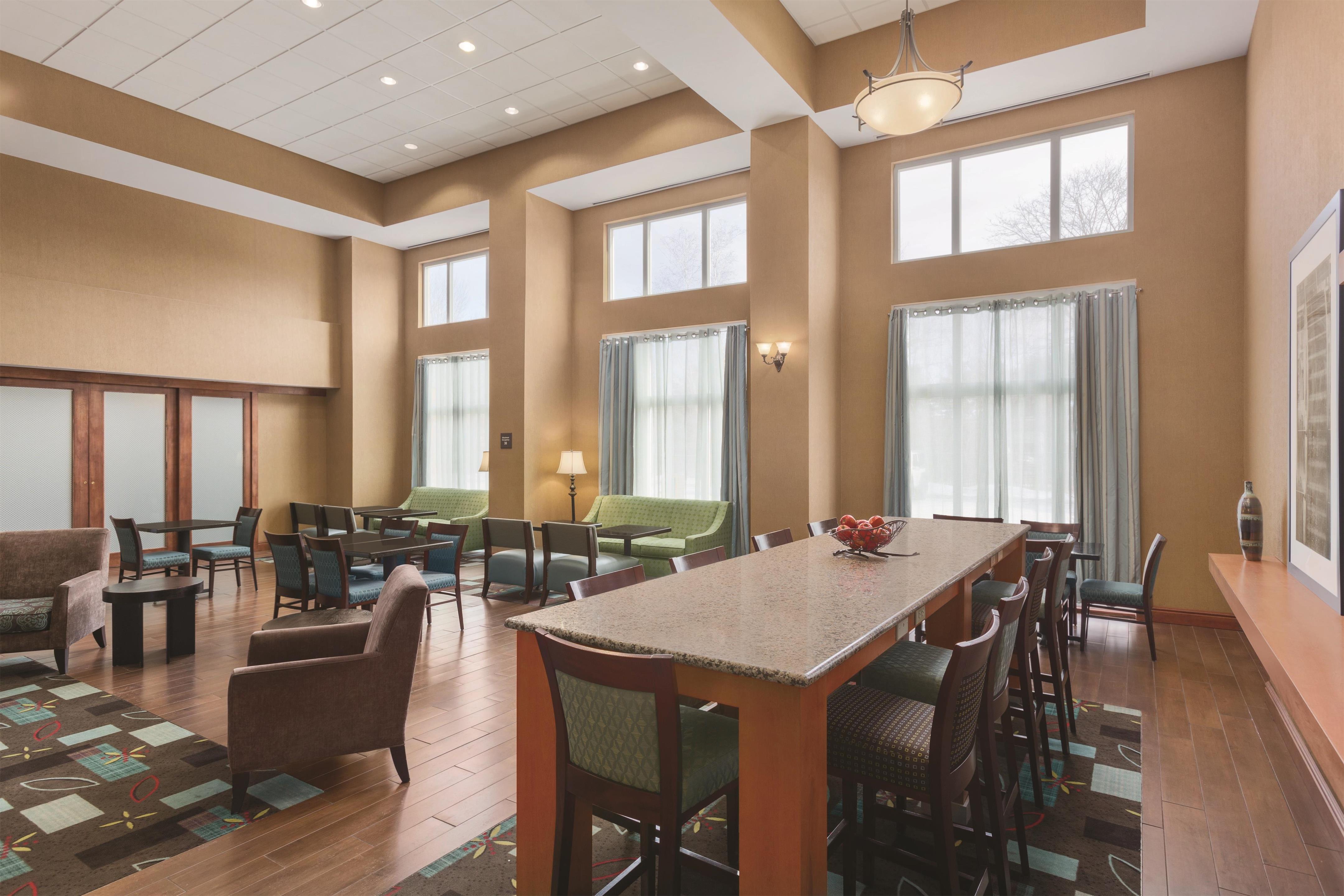 Reception | Hampton Inn & Suites Greenfield