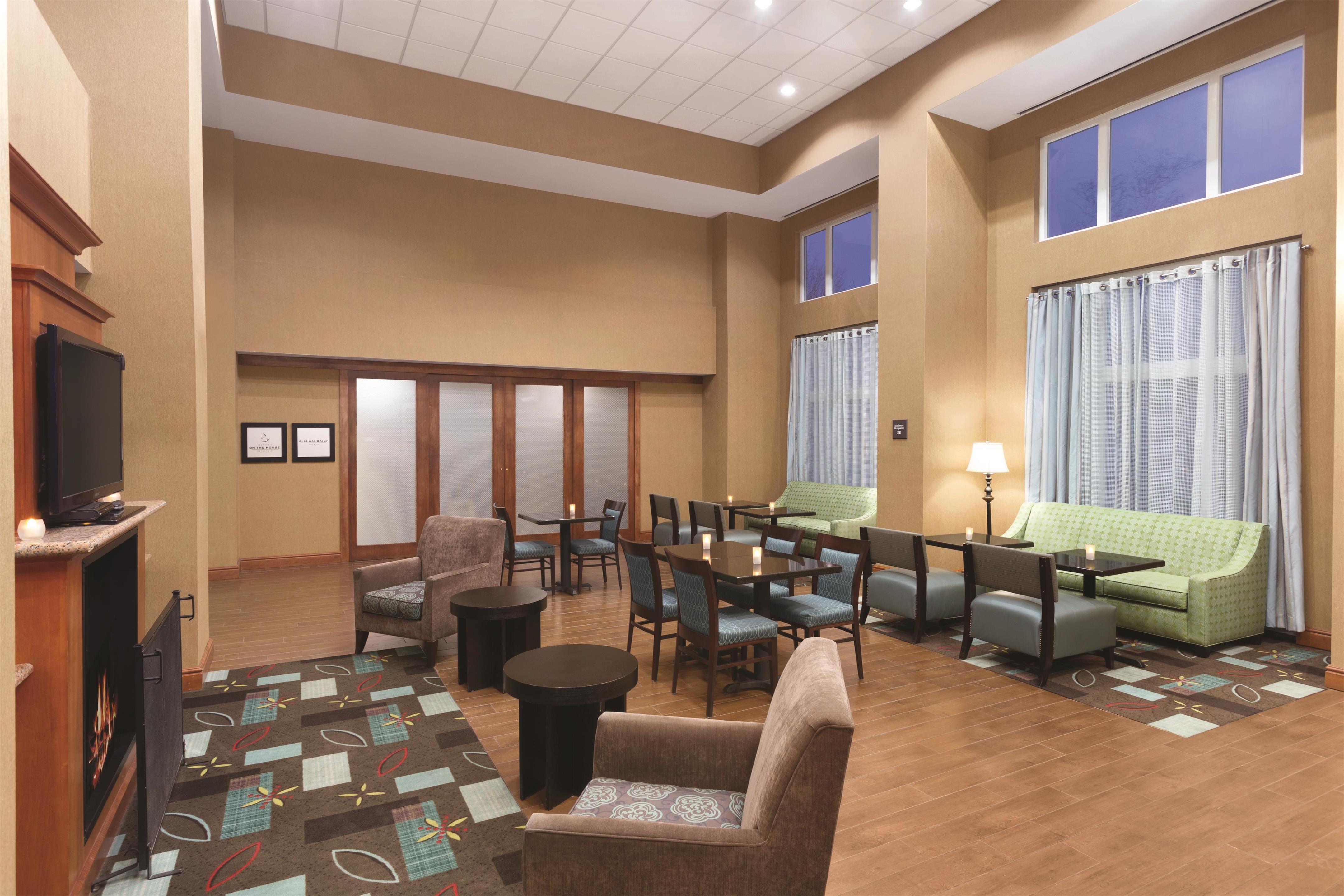 Reception | Hampton Inn & Suites Greenfield