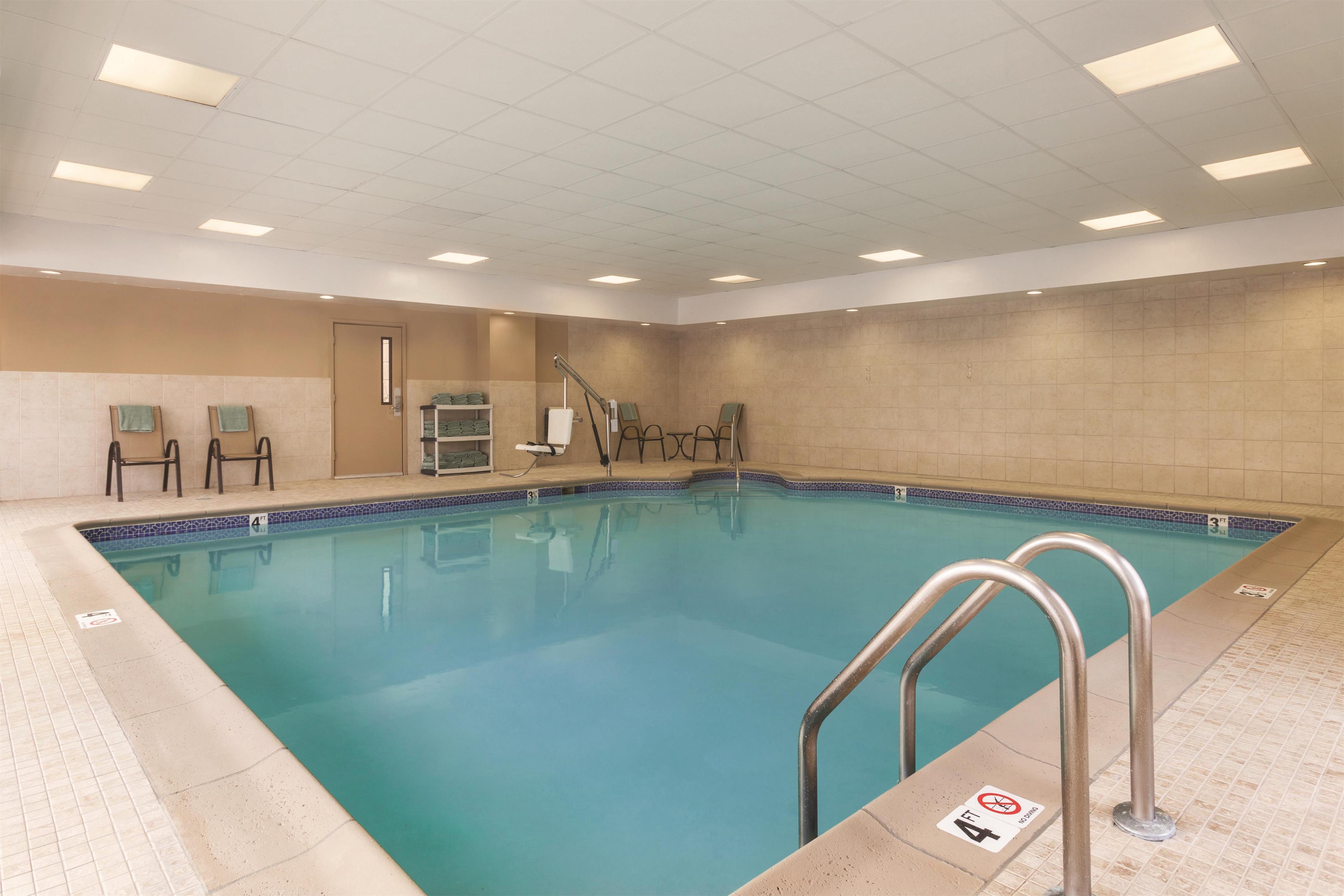 Pool | Hampton Inn & Suites Greenfield
