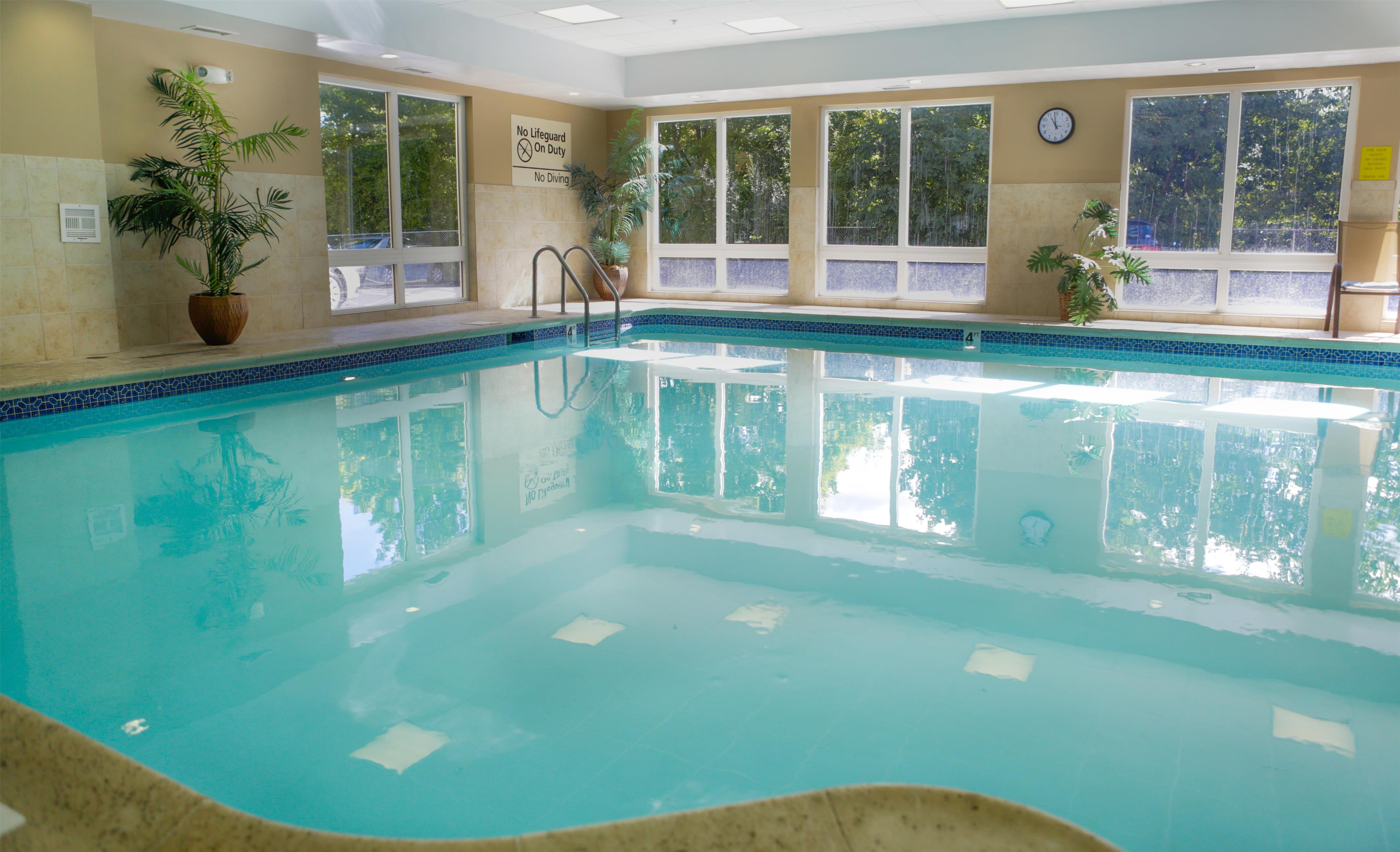 Pool | Hampton Inn & Suites Greenfield