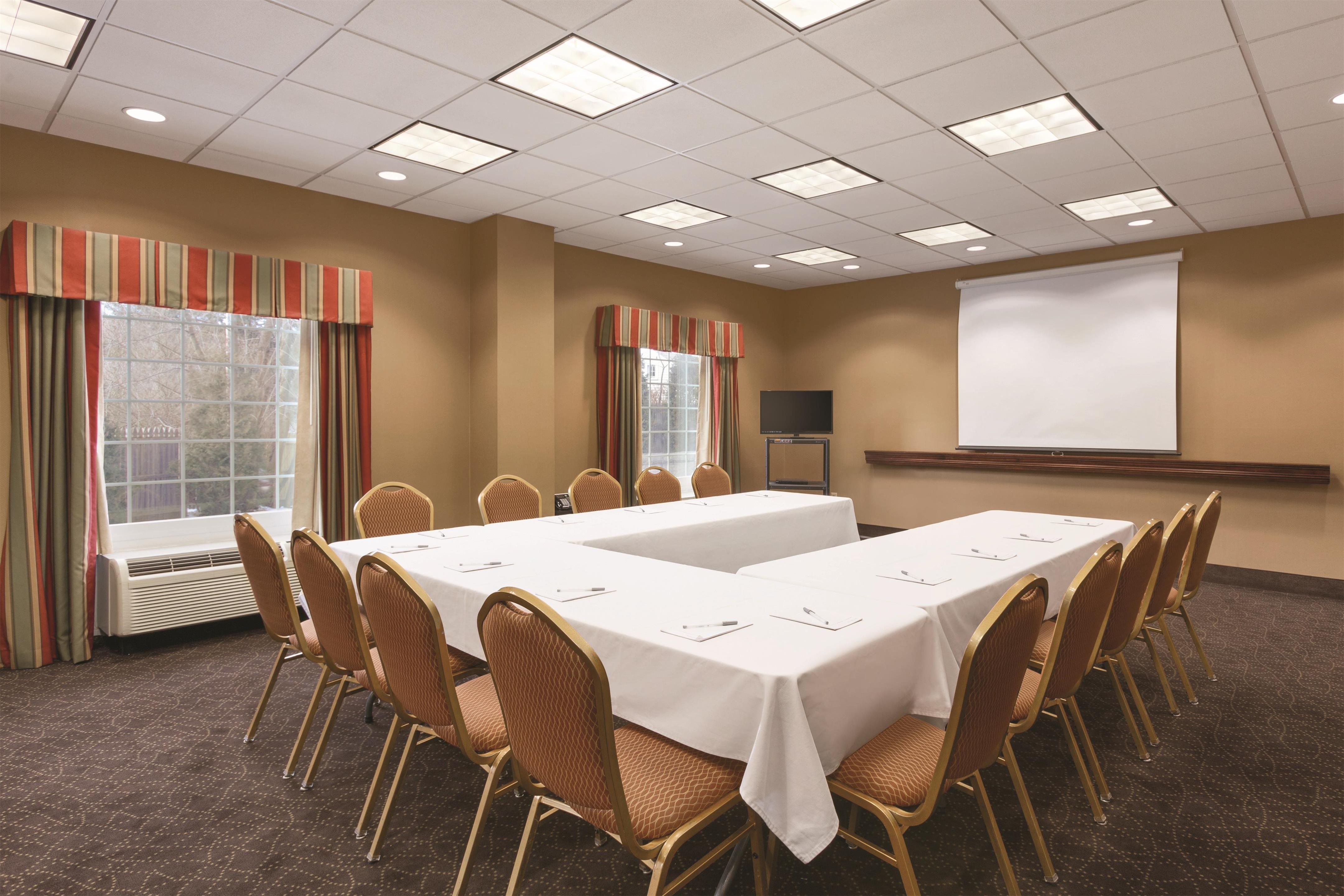 Meeting Room | Hampton Inn & Suites Greenfield