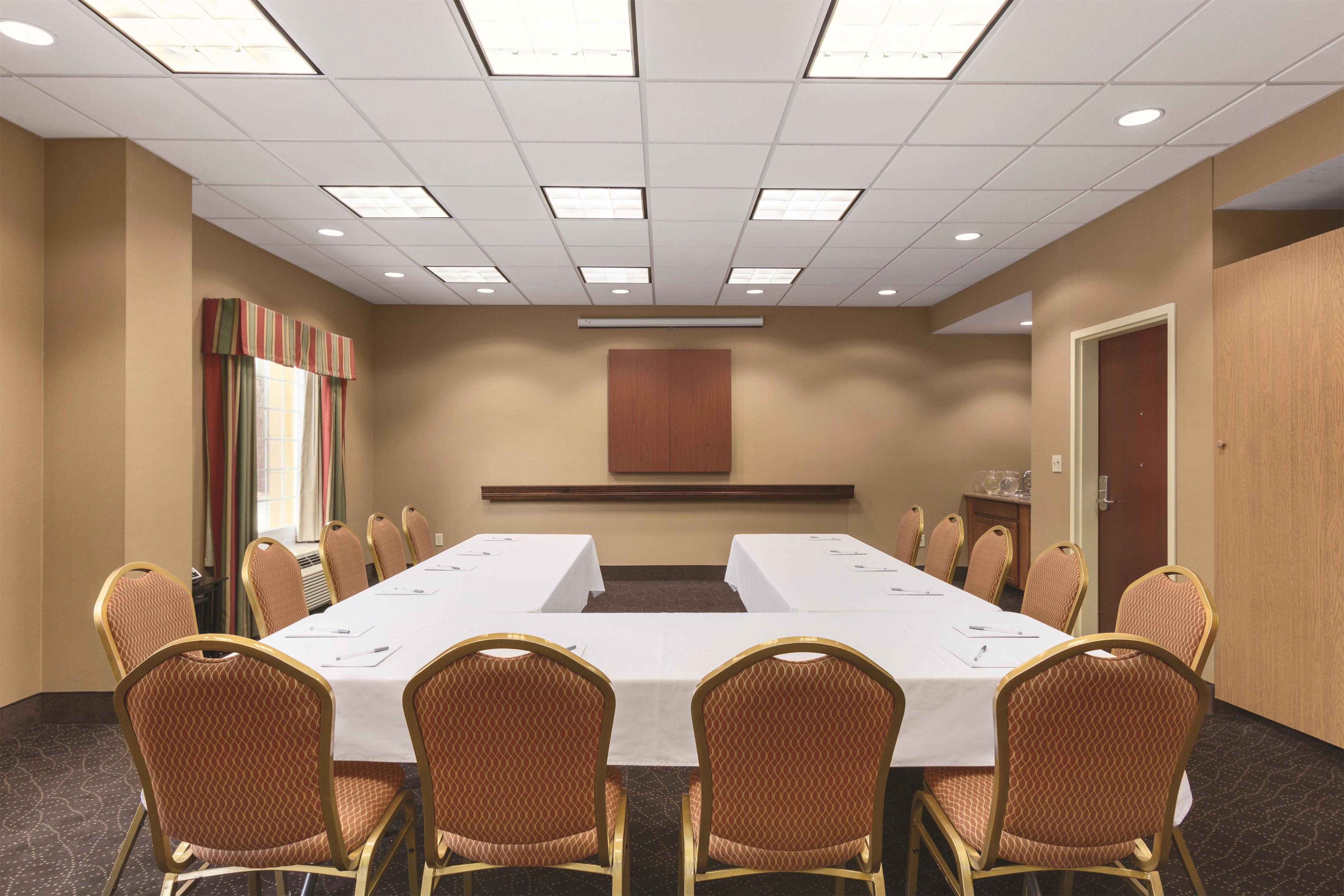 Meeting Room | Hampton Inn & Suites Greenfield