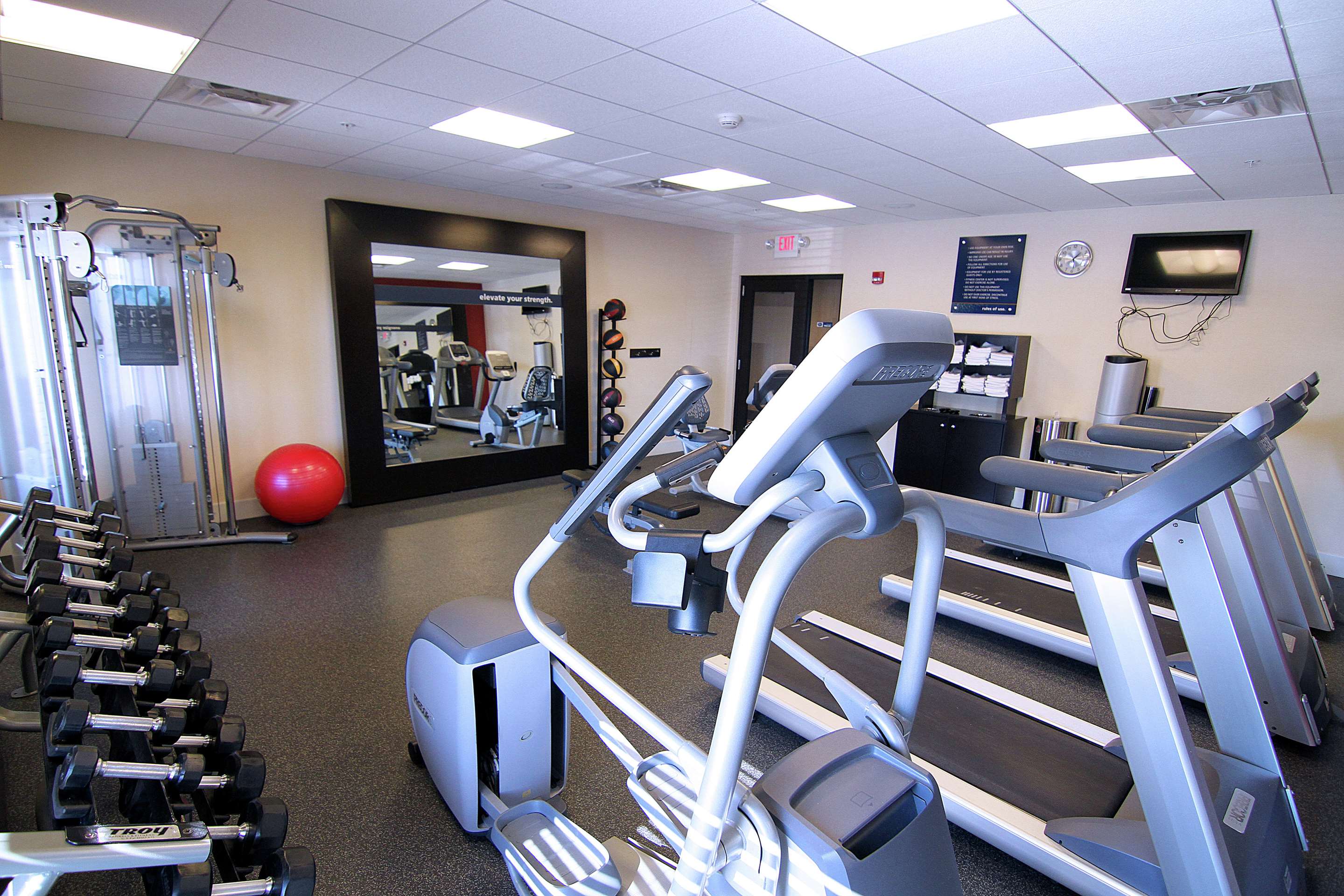 Health club fitness center gym | Hampton Inn & Suites Grand Forks