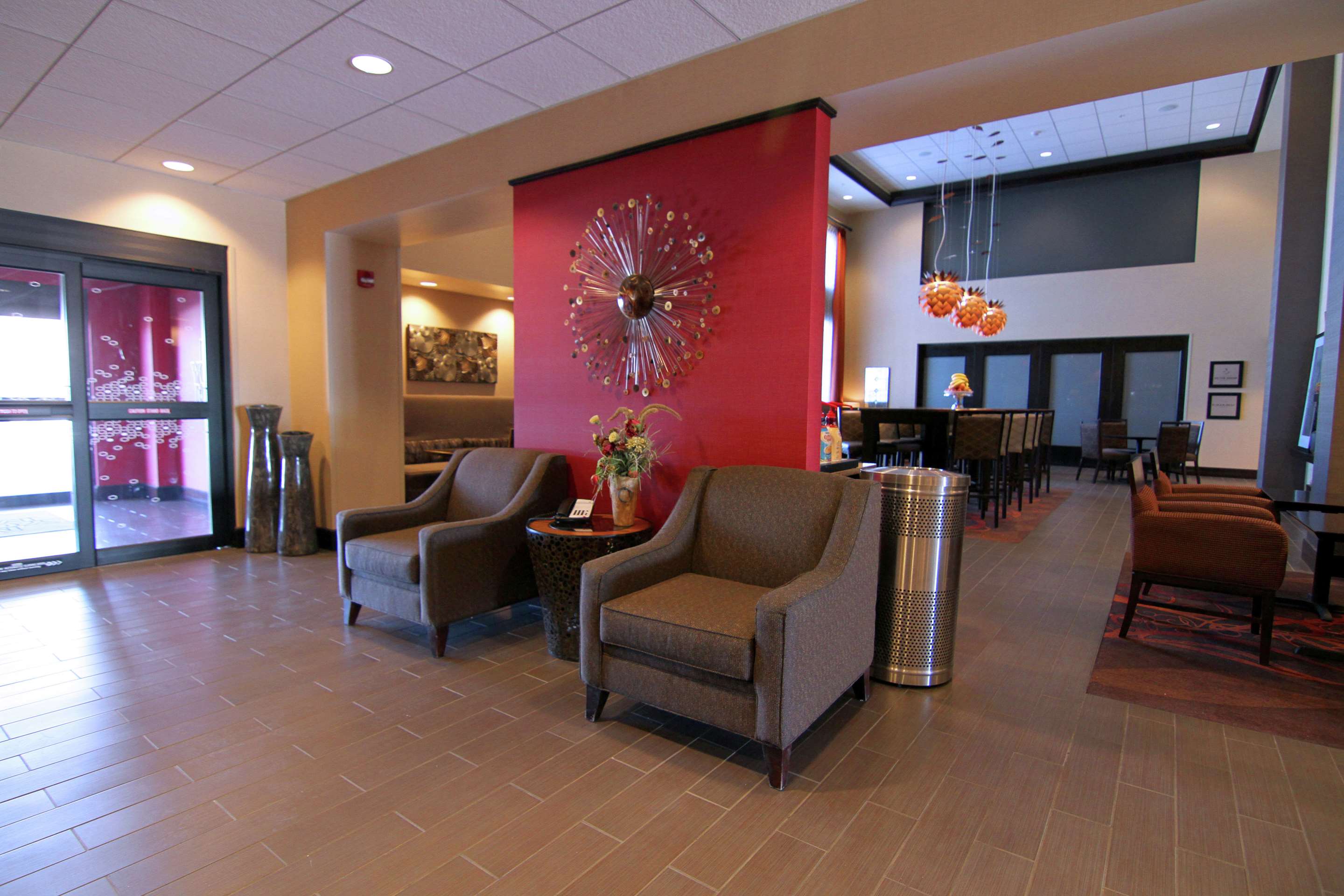 Lobby | Hampton Inn & Suites Grand Forks