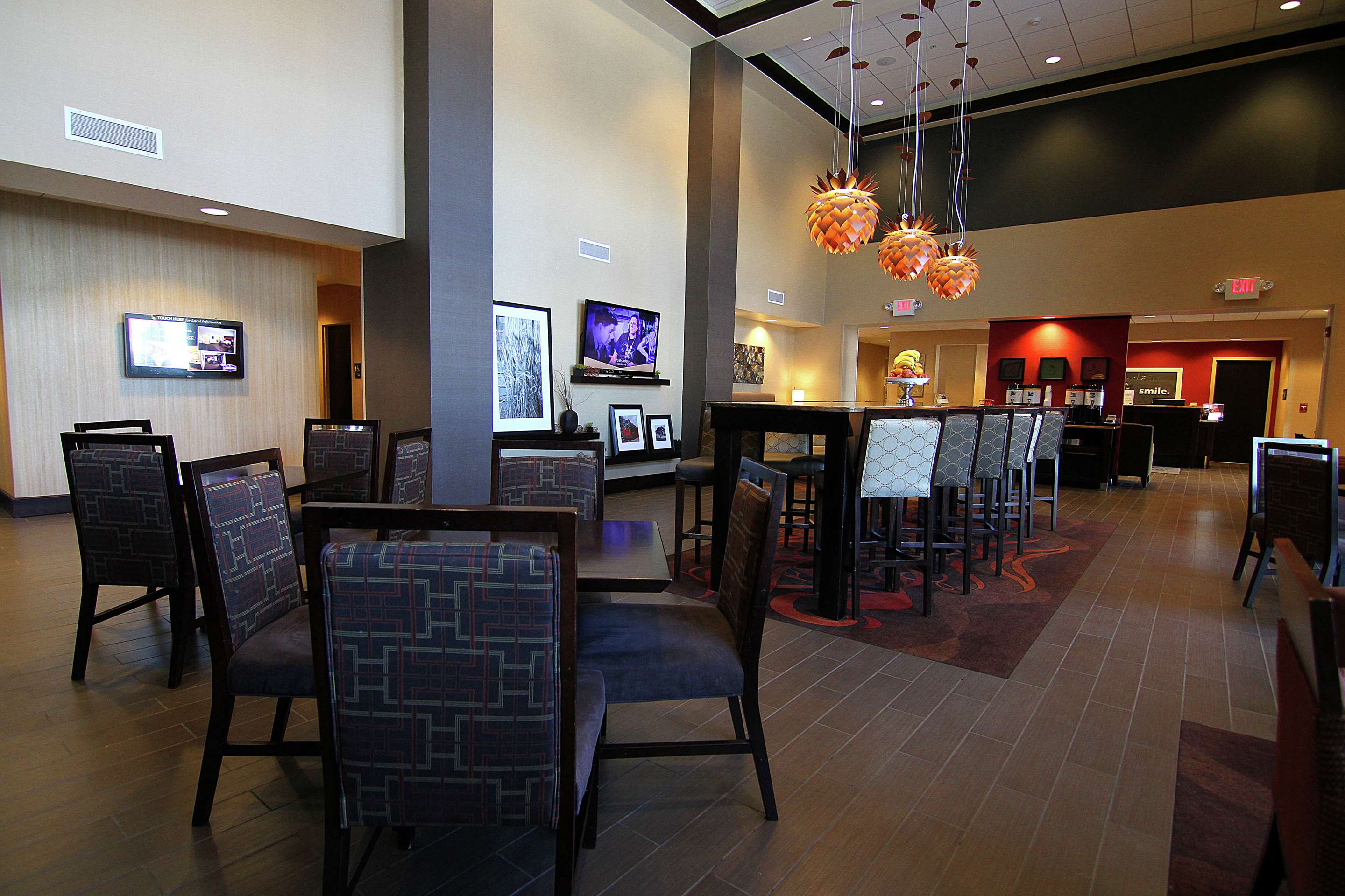 Lobby | Hampton Inn & Suites Grand Forks