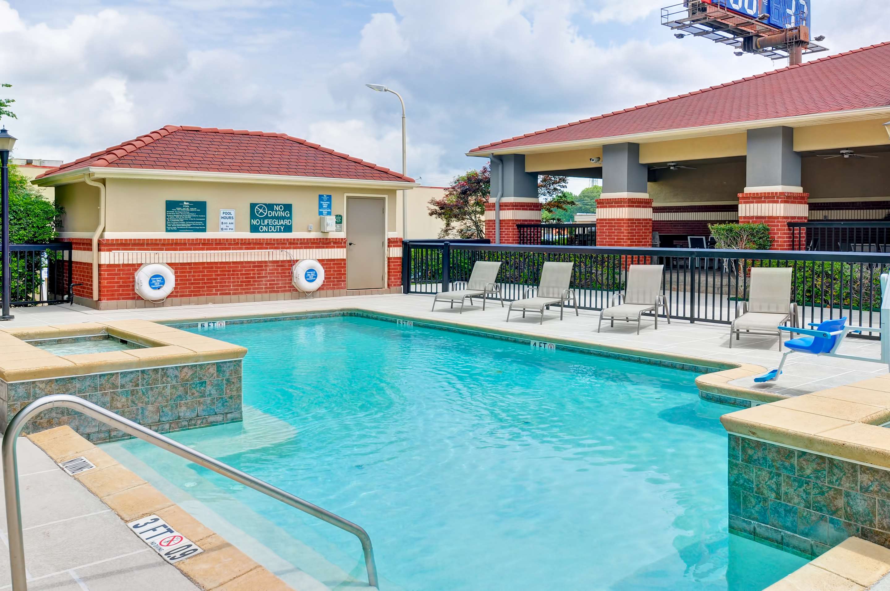 Pool | Homewood Suites by Hilton Longview